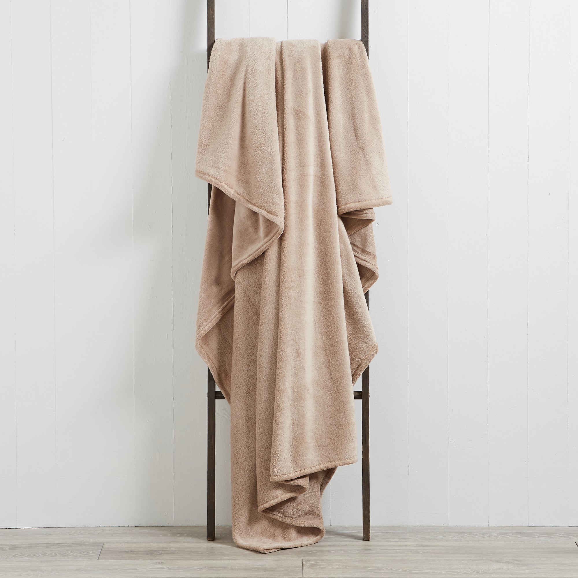 Seriously Soft 220cm x 220cm Throw Mushroom