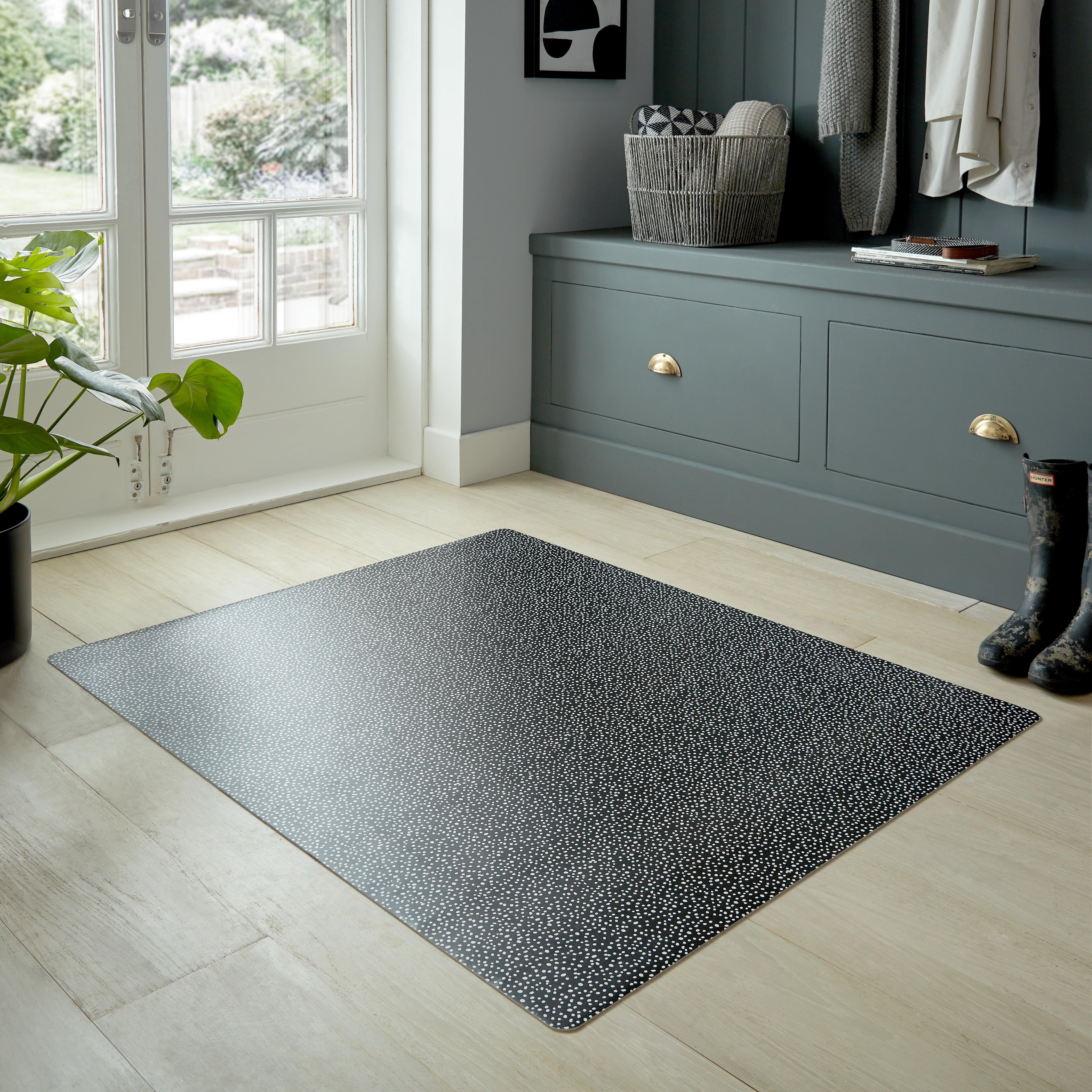 Dotty Vinyl Mat Black and white