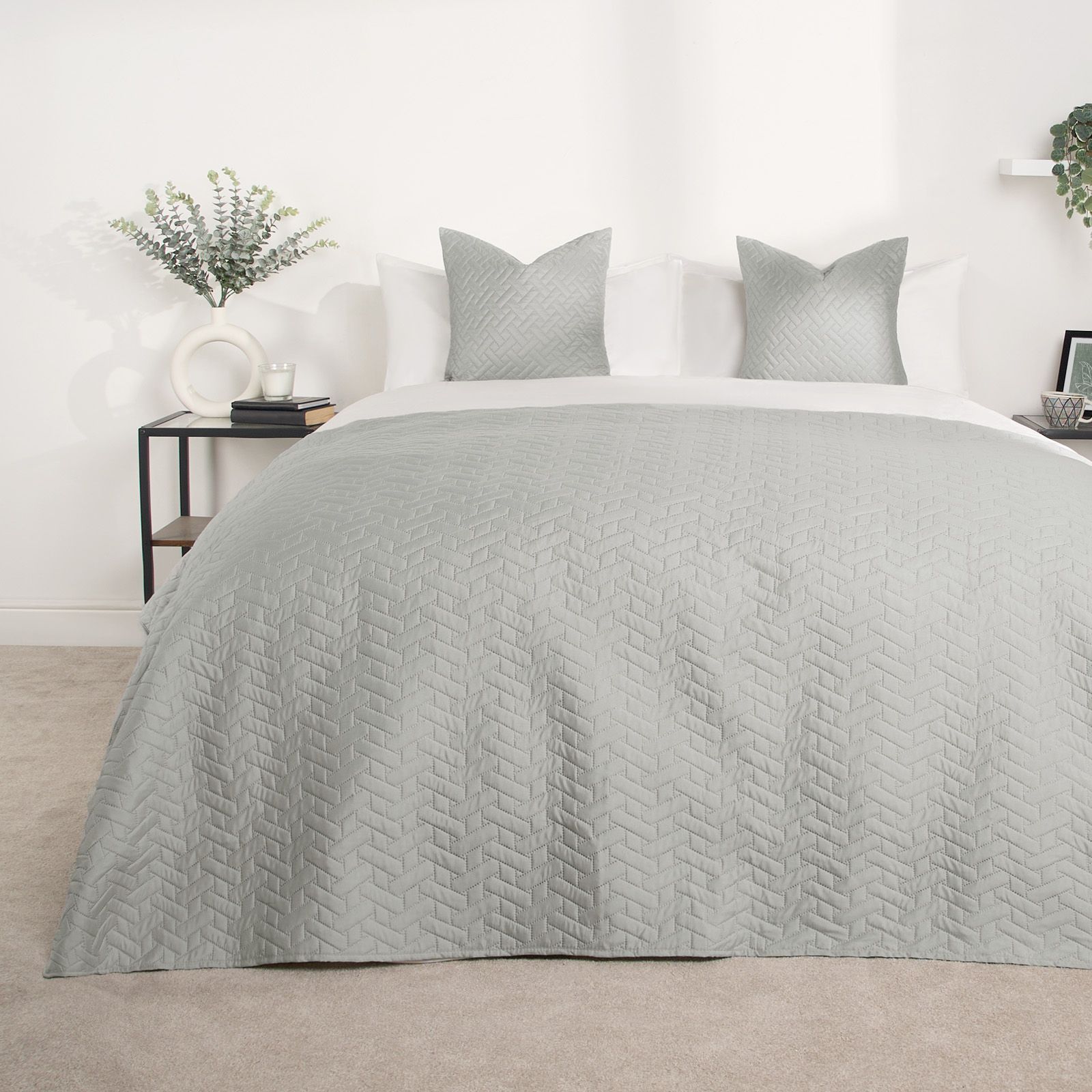 OHS Geo Pinsonic Throw Blanket Quilted Bedspread in Silver