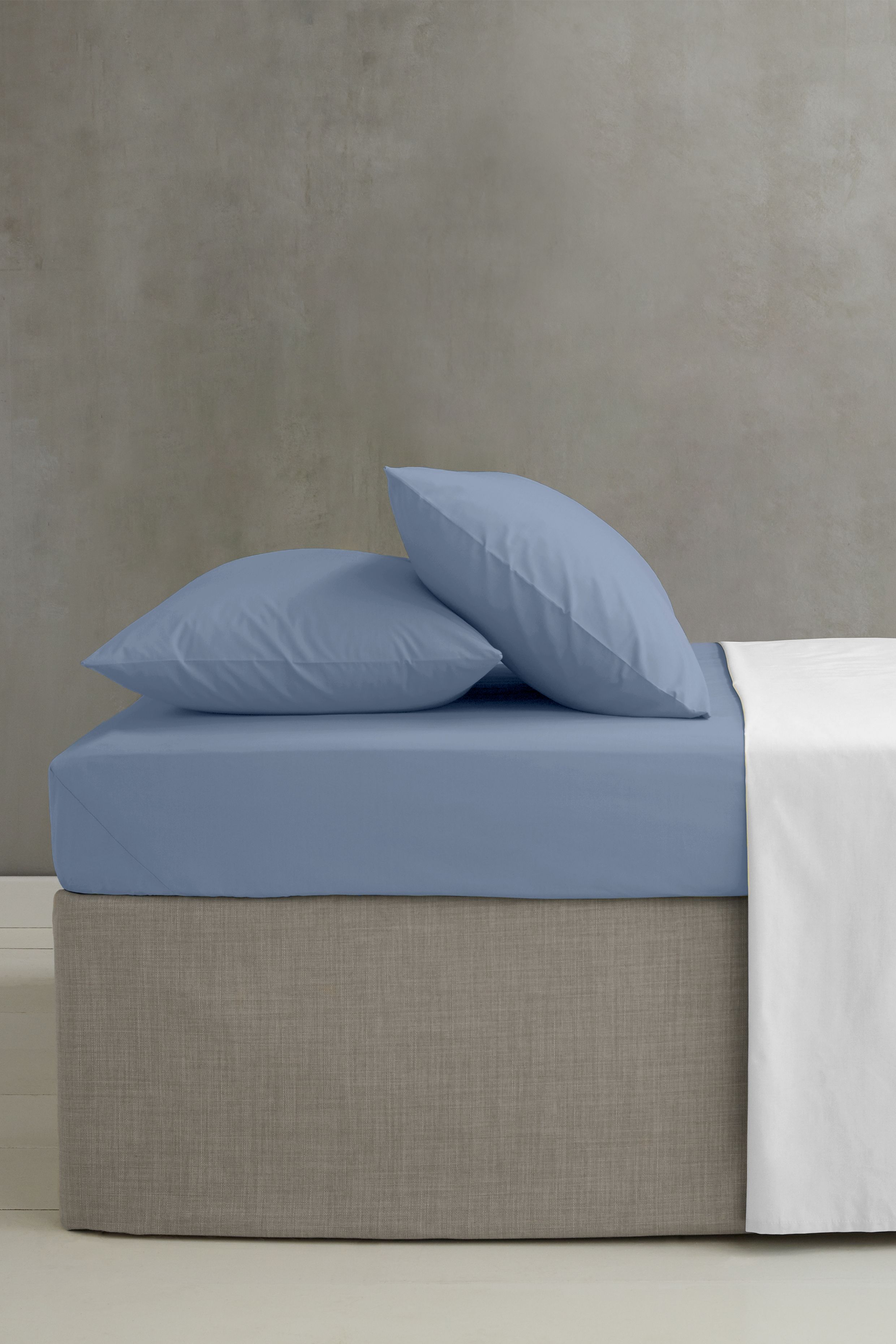 Catherine Lansfield 'Easy Iron Percale' Combed Polycotton 25cm Depth Sheet in Blue | Size: Super King Fitted