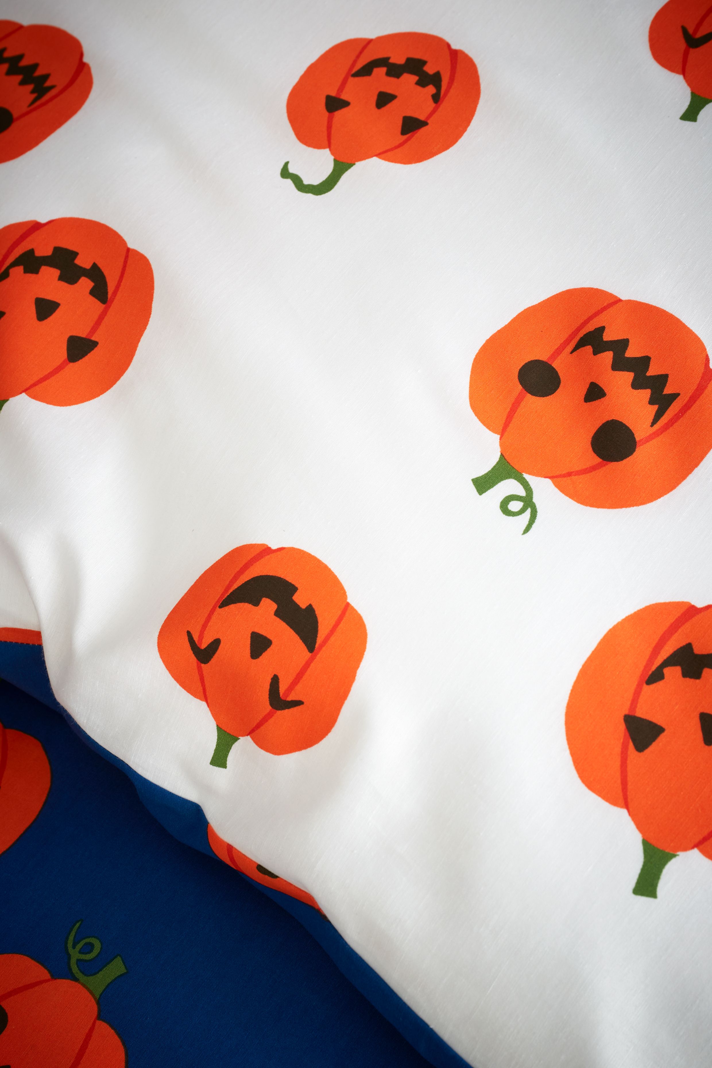 Catherine Lansfield 'Halloween Pumpkins' Reversible Duvet Cover Set in Navy 4