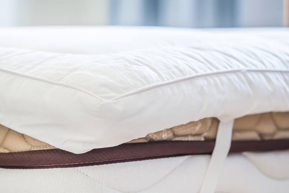The Linen Consultancy 'TLC 5 Star Hotel Concept' Softened Duck Feather 5cm Mattress Topper in White