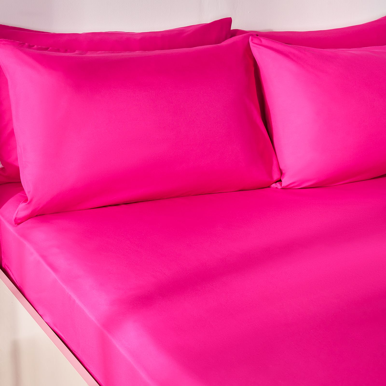 OHS Ultra Soft Microfibre Plain Fitted Bed Sheet in Bright Pink | Size: Double