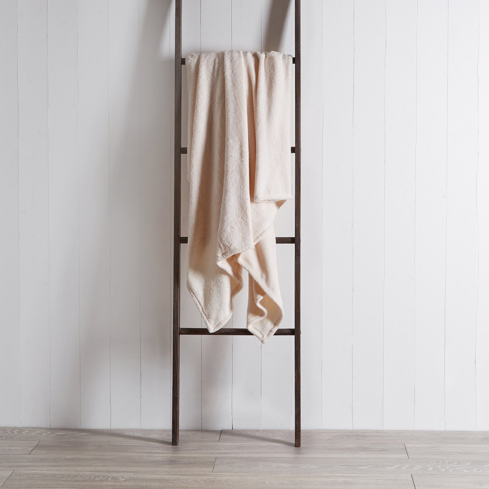 Soft Fleece 130cm x 170cm Throw Cream