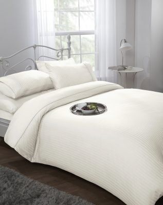 New Edge Blinds Carlton Collection Duvet Set in Cream