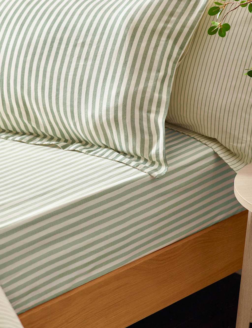 YARD Pure Cotton Striped Fitted Sheet Medium Green