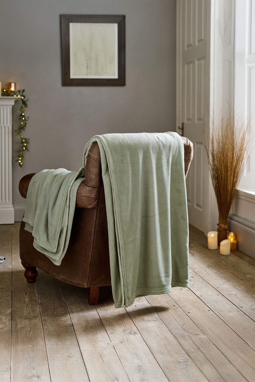 Deyongs "The Big One" Ultra-Soft Large Plush Throw - 230x270cm Oversized Fleece Blanket in Light Green