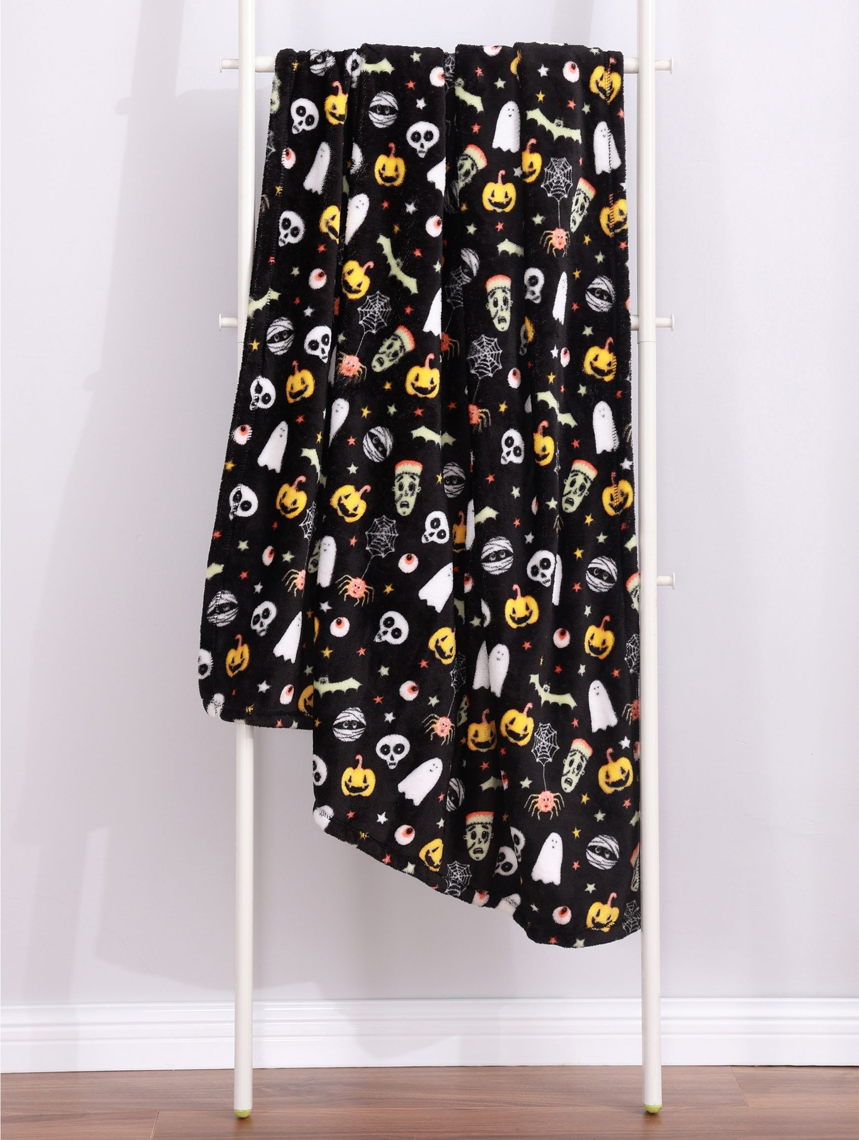Smart Living Spooky & Magical Halloween Fleece Throw Blanket - Soft Flannel, 120x150 cm in Black