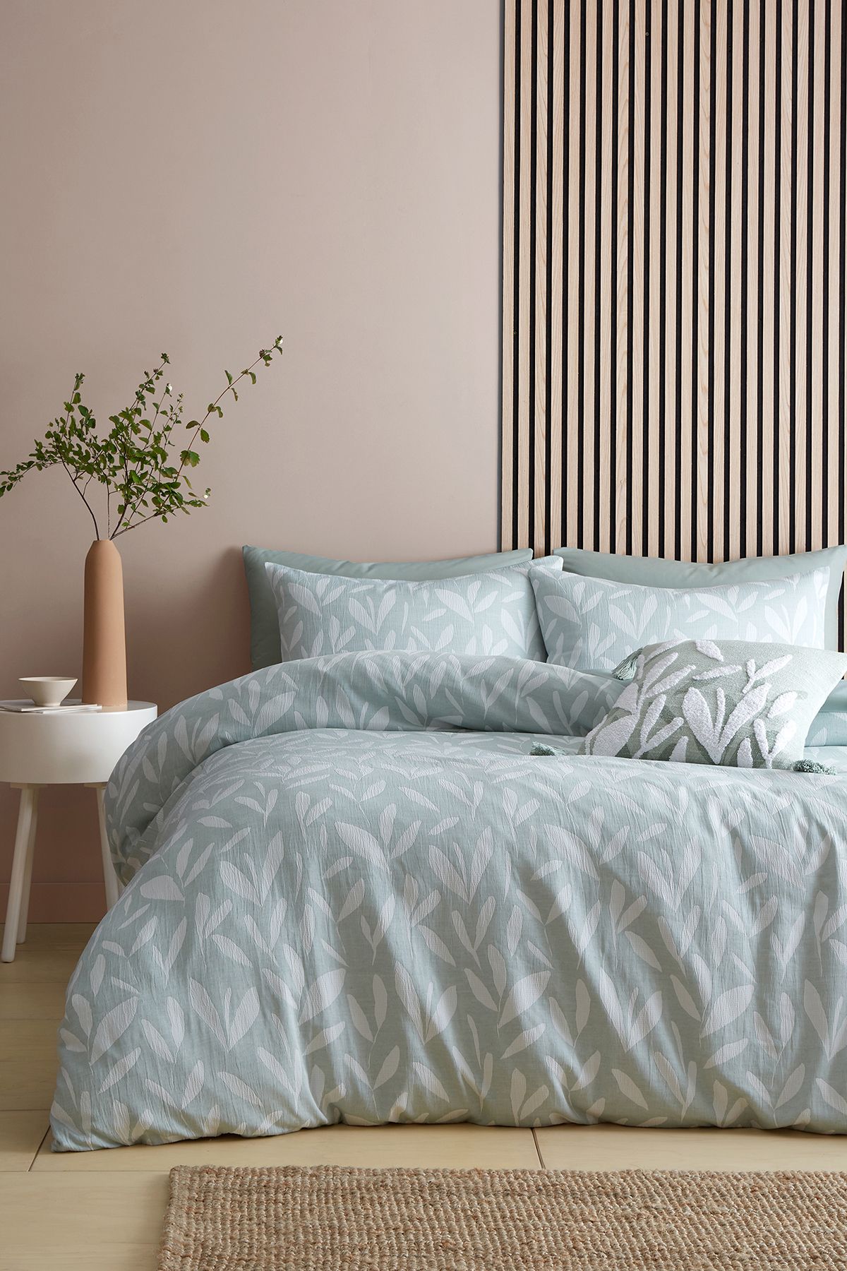 Appletree 'Emile' Jacquard Leaf Pattern Print Duvet Cover Set in Green 4