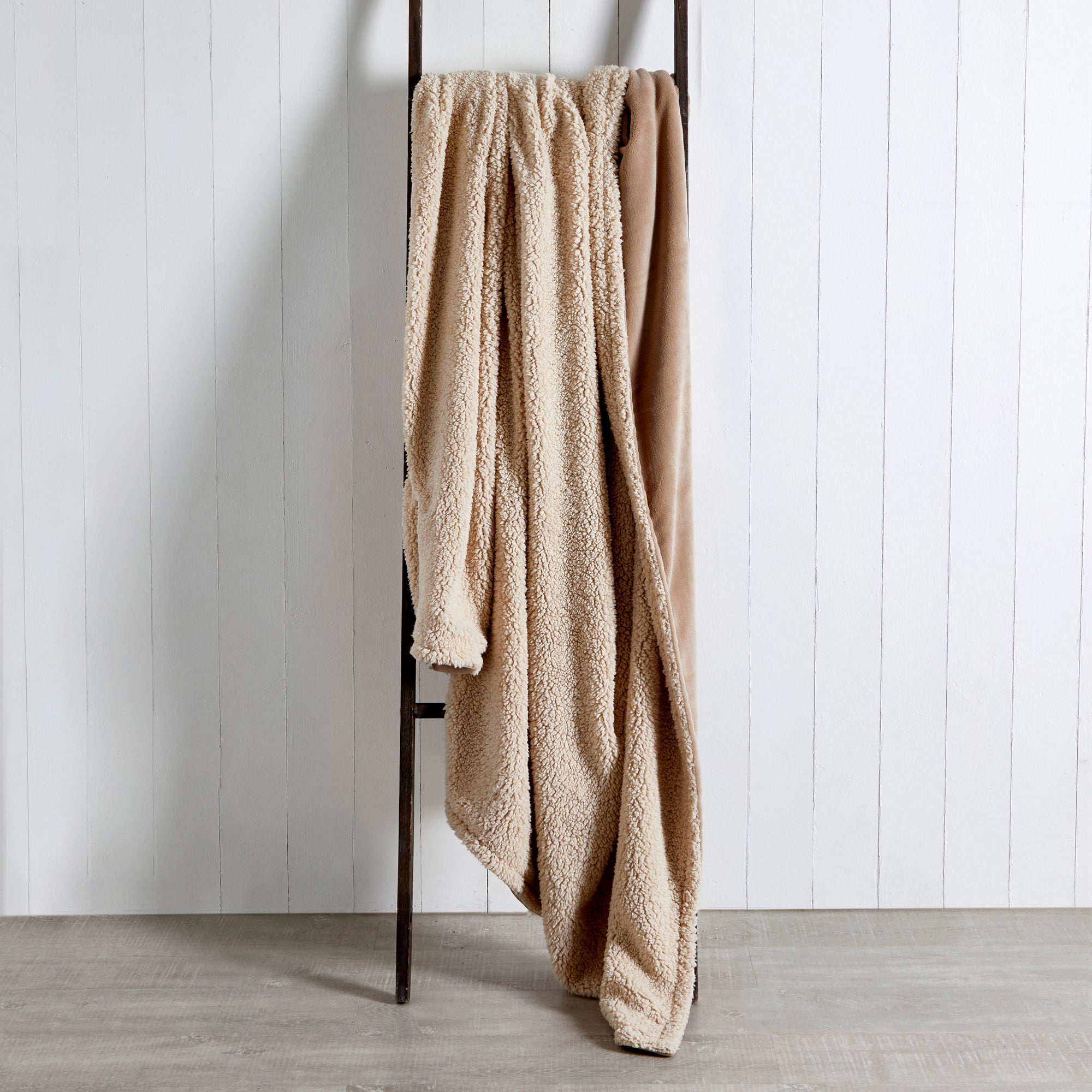 Reversible Teddy Throw Brown