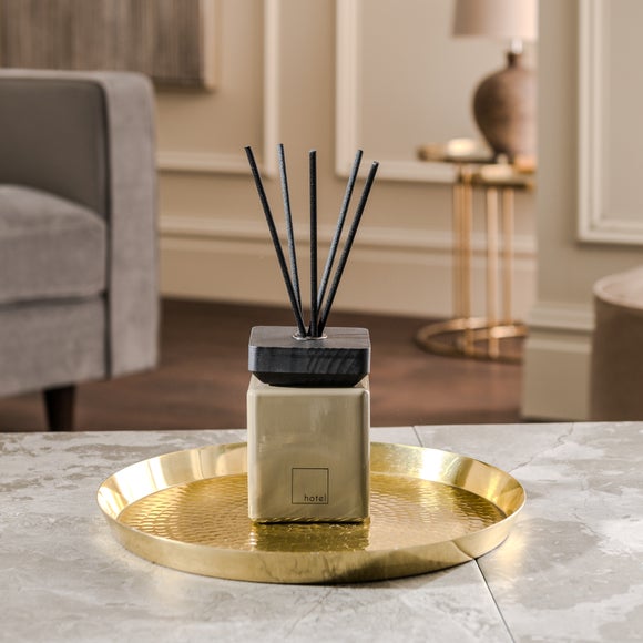 Hotel Dawn White Floral Plum & Red Berries Diffuser