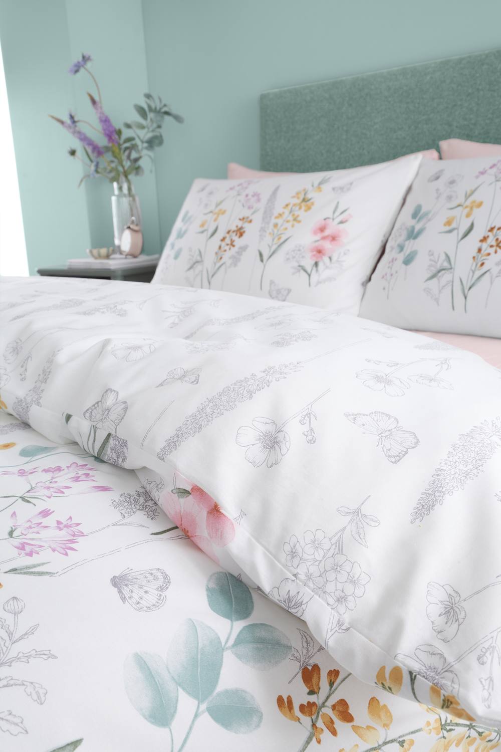 Catherine Lansfield 'Emilia Floral' Reversible Duvet Cover Set in White 4