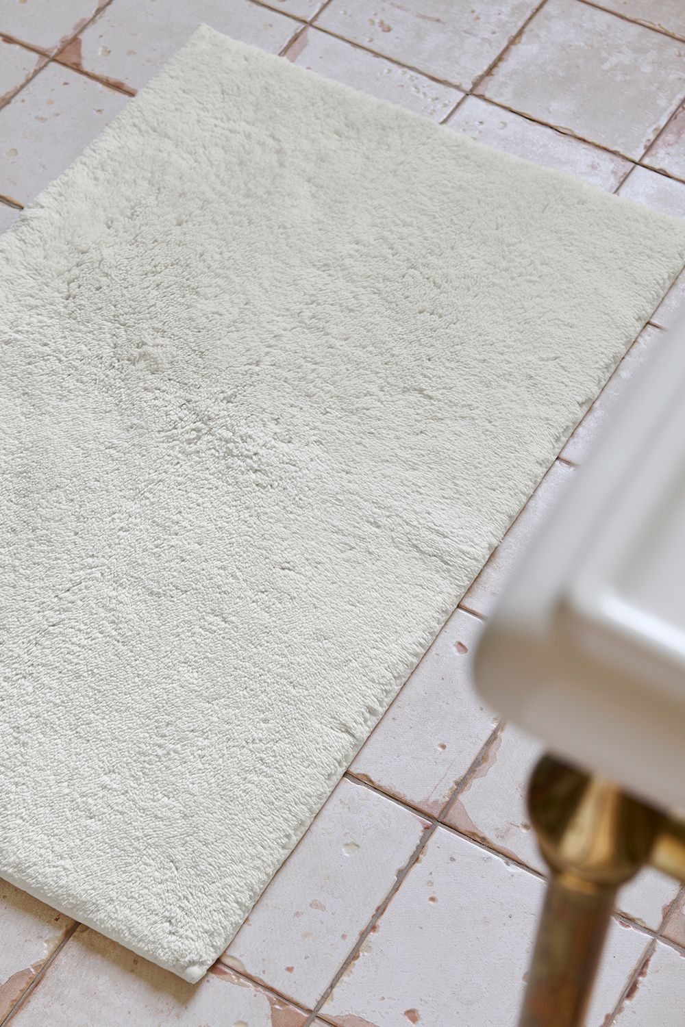CHRISTY Deep Pile Luxury 100% Cotton 2444GSM Non Slip Bath Rugs in Light Beige