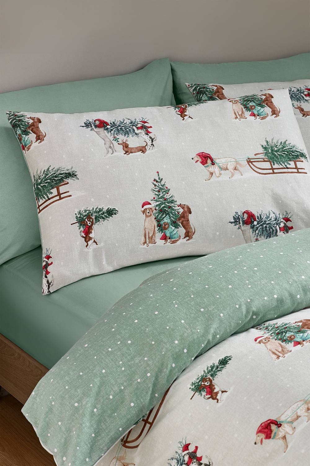Catherine Lansfield Brushed Christmas Dogs Cotton Reversible Duvet Cover Set in Green 3