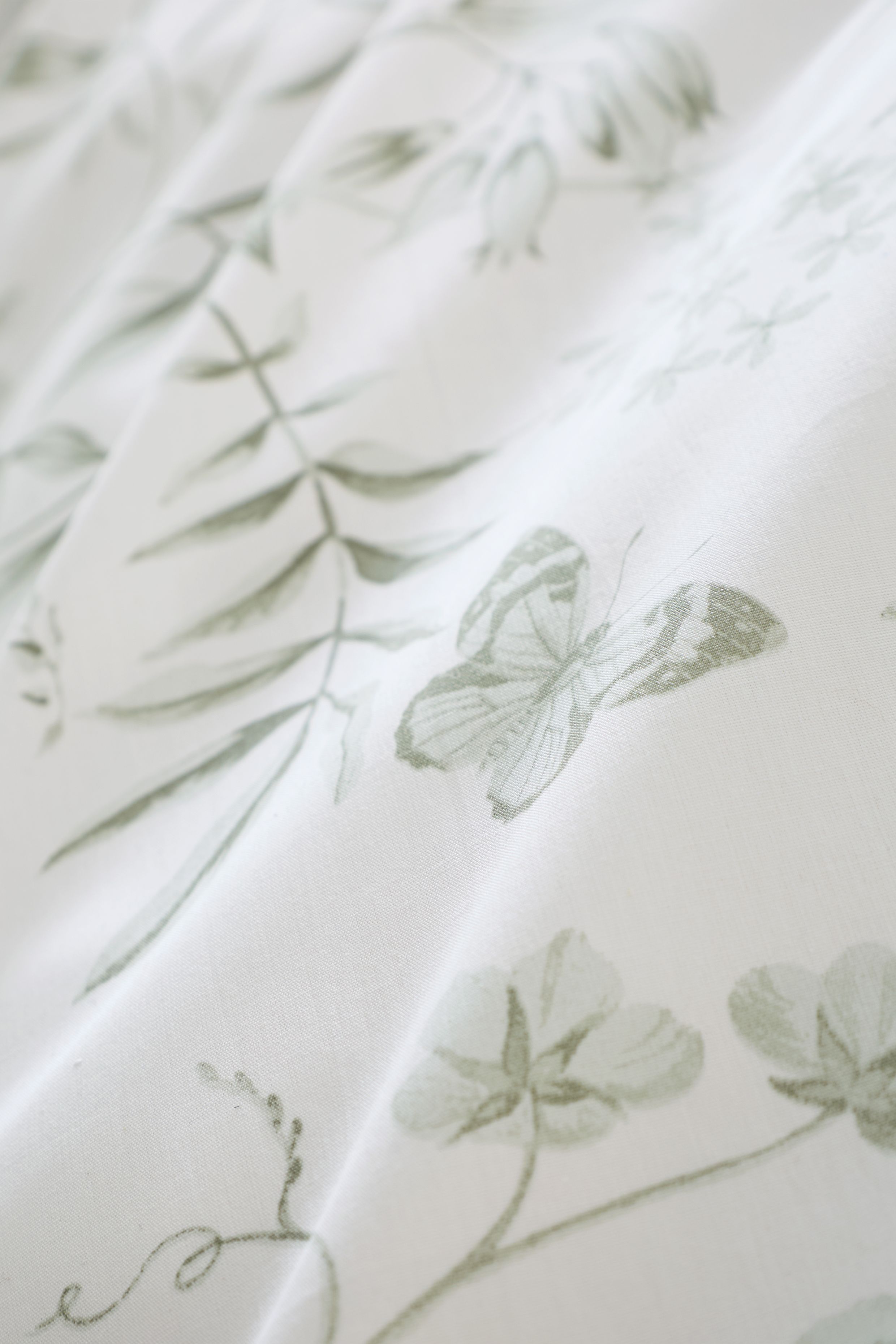 Bianca Thea Floral 200 Thread Count Cotton Reversible Duvet Cover Set in Green 4