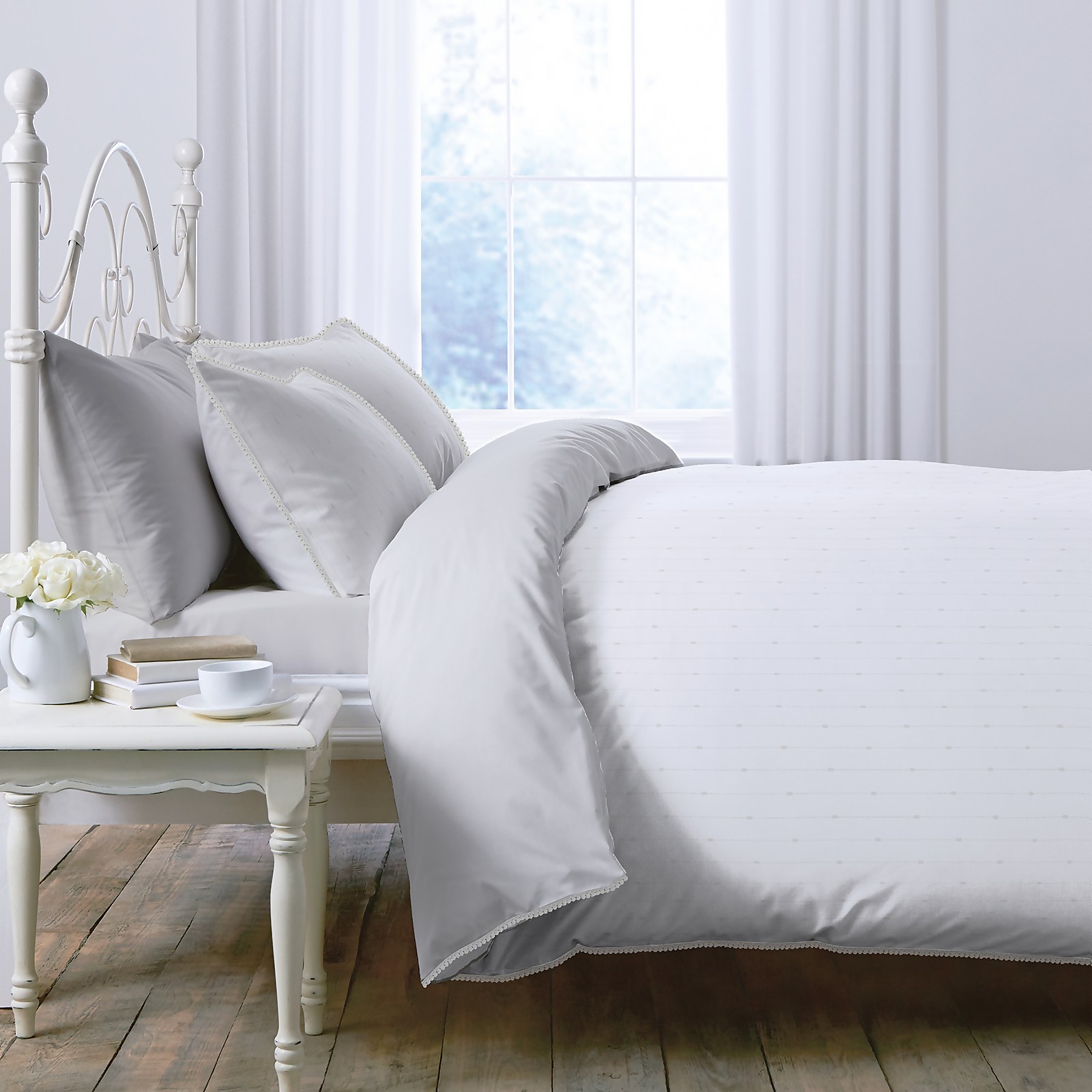 Country Living Embroidered Bedding Set - King