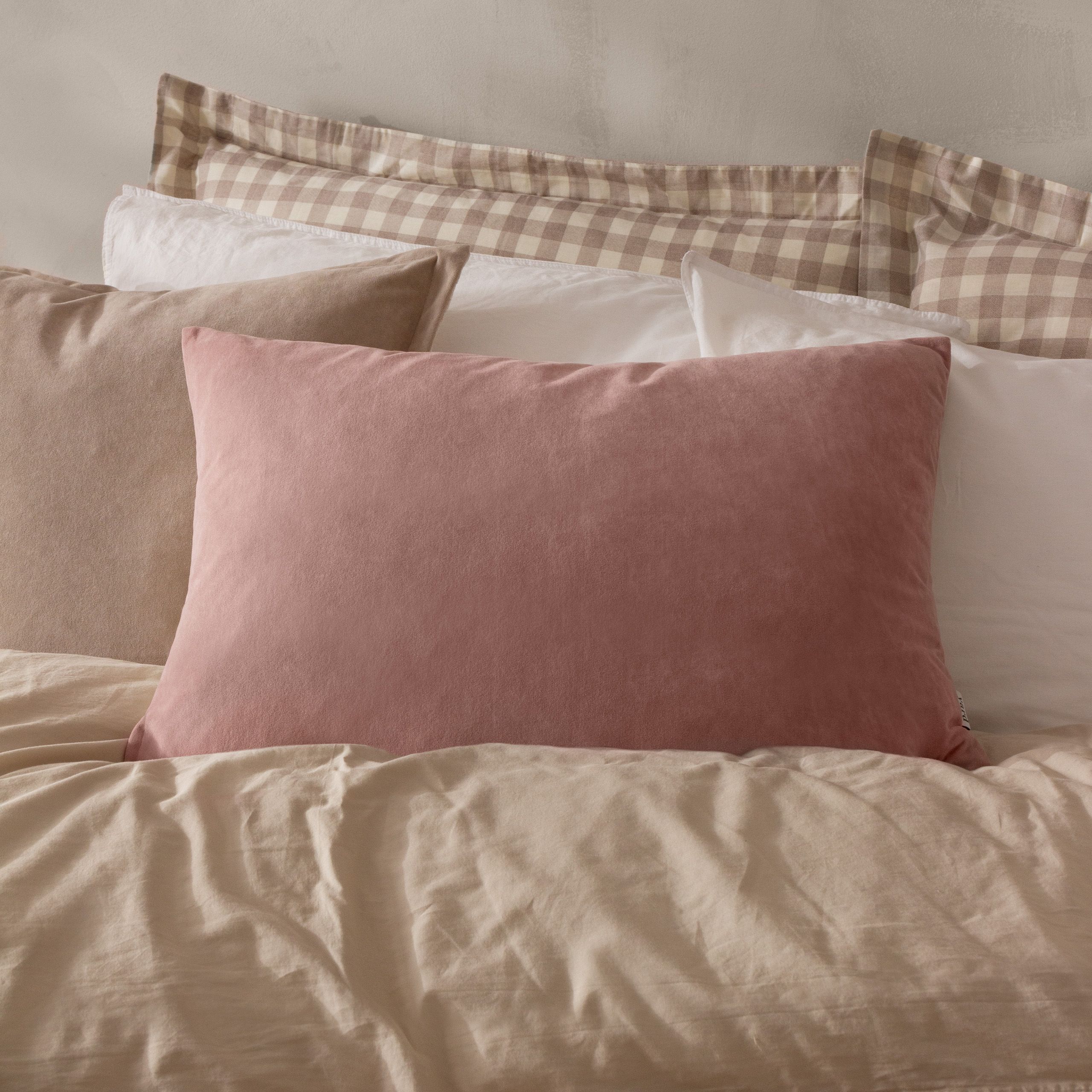 Yard Darland Velvet Cushion in Dusty Pink