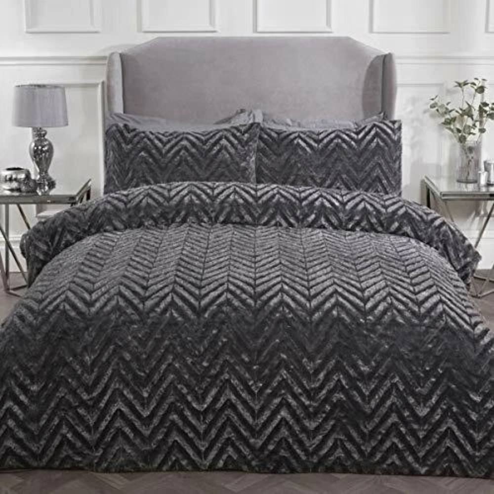 Smart Living Luxury Chevron Airblown Faux Fur Duvet Cover with Pillowcases in Charcoal