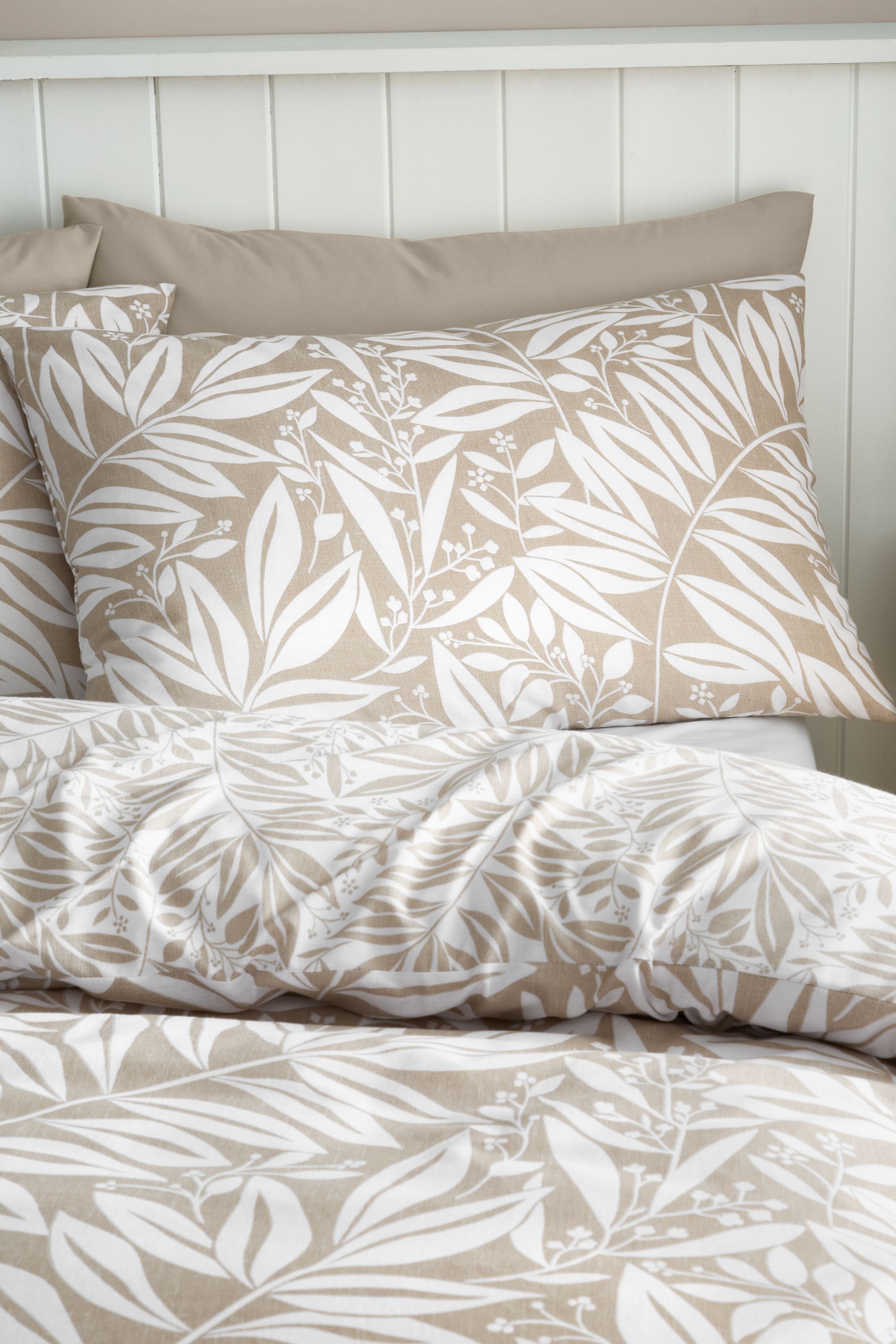 Catherine Lansfield 'Sorrel Leaf' Reversible Duvet Cover Set in Natural 3