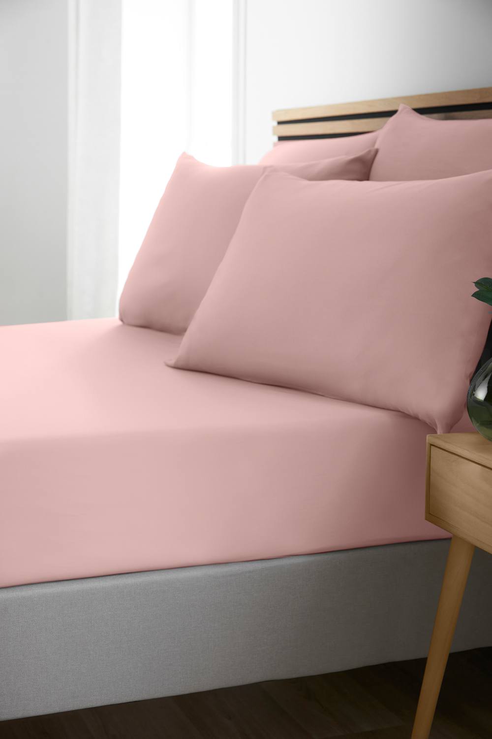 Catherine Lansfield So Soft Non Iron Fitted Sheet in Pink