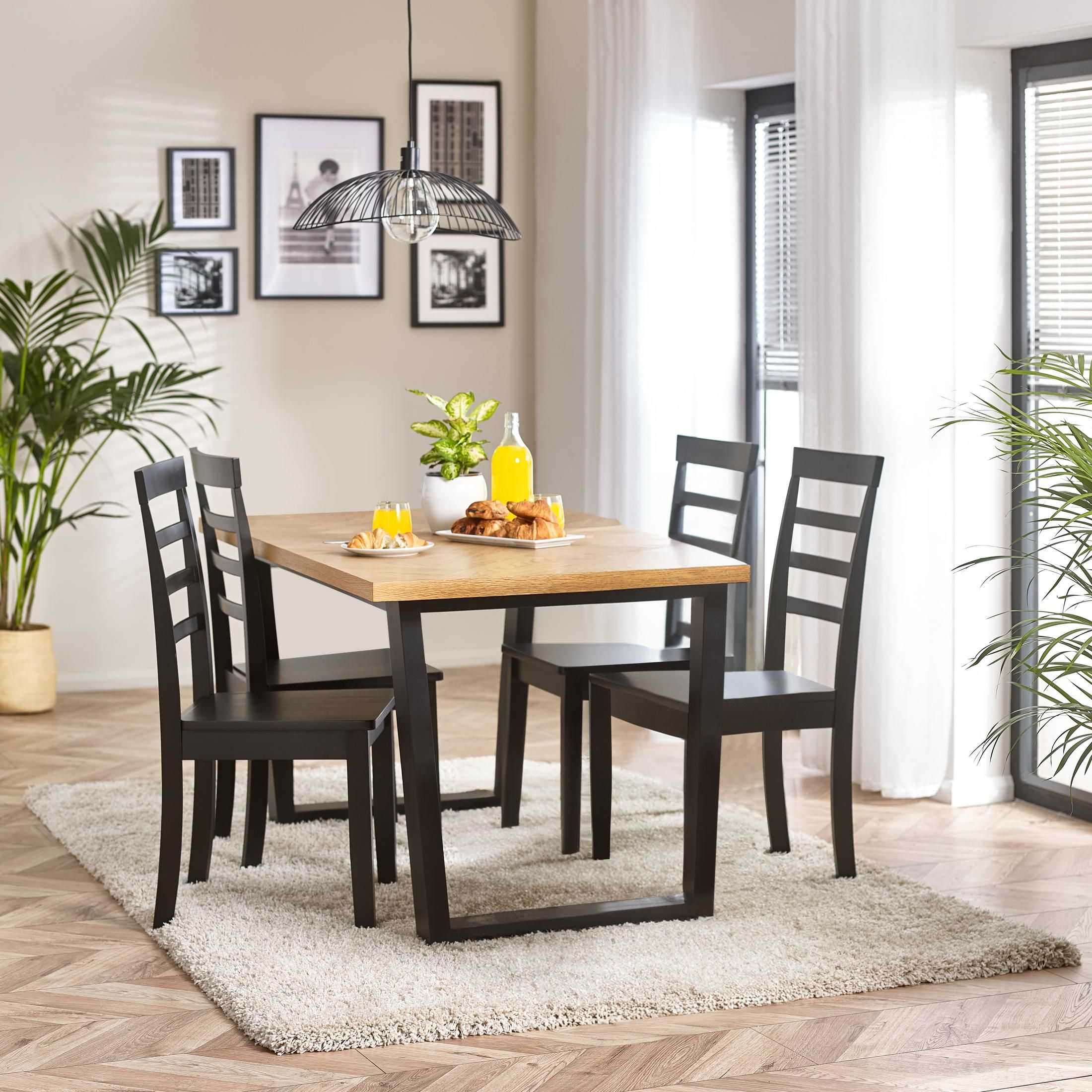 FurnitureboxUK Cotswold Wooden Dining Table & 4 Whitby Black Dining Chairs in Light Oak