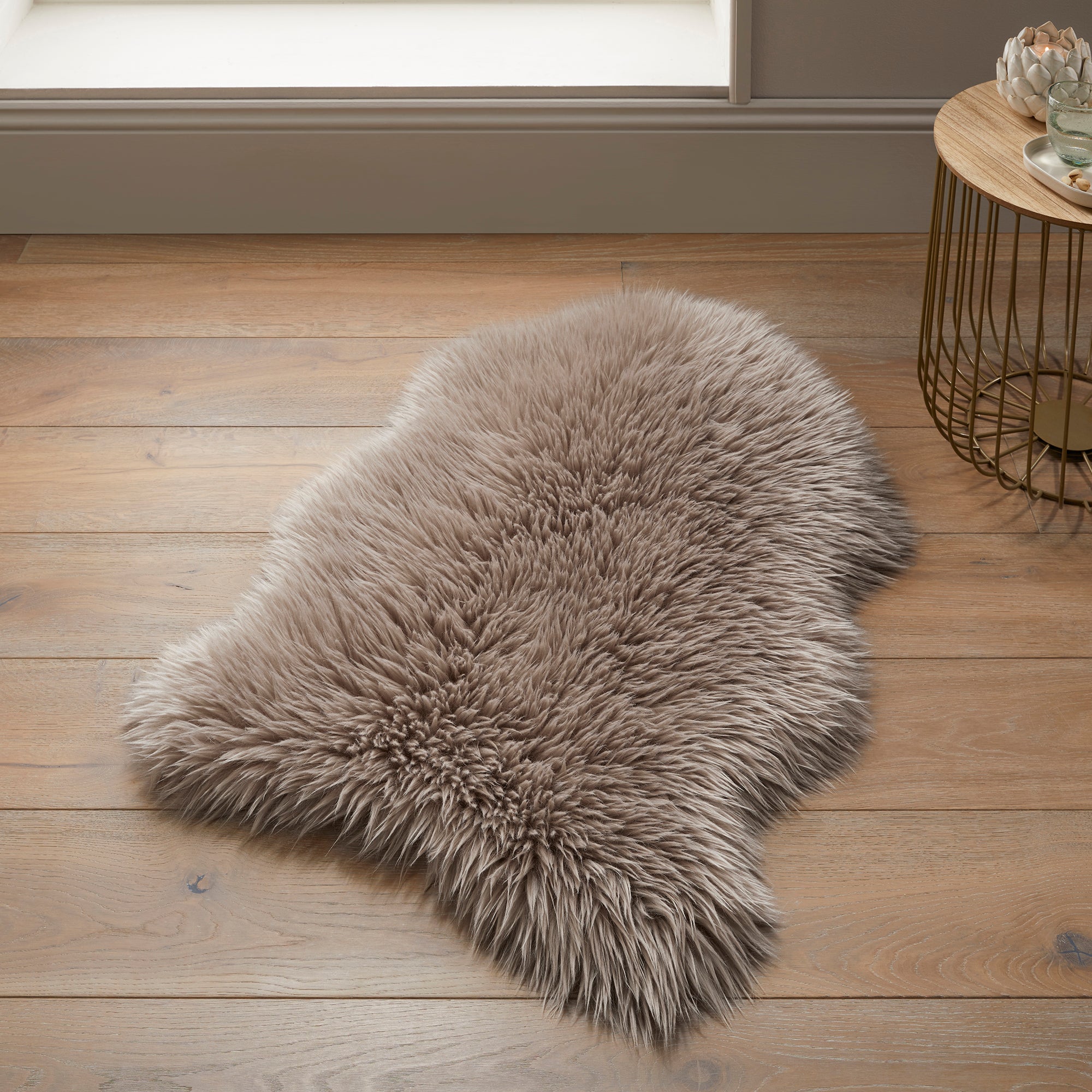 Luxe Single Pelt Faux Sheepskin Rug Luxe Natural