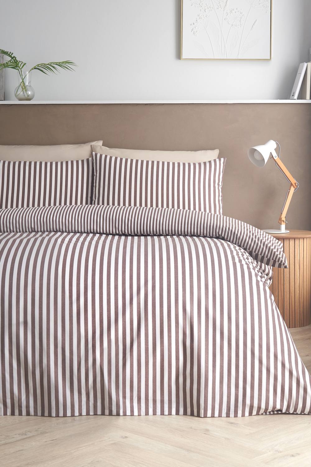 Catherine Lansfield 'Epping Textured Stripe' Reversible Duvet Cover Set in Chocolate