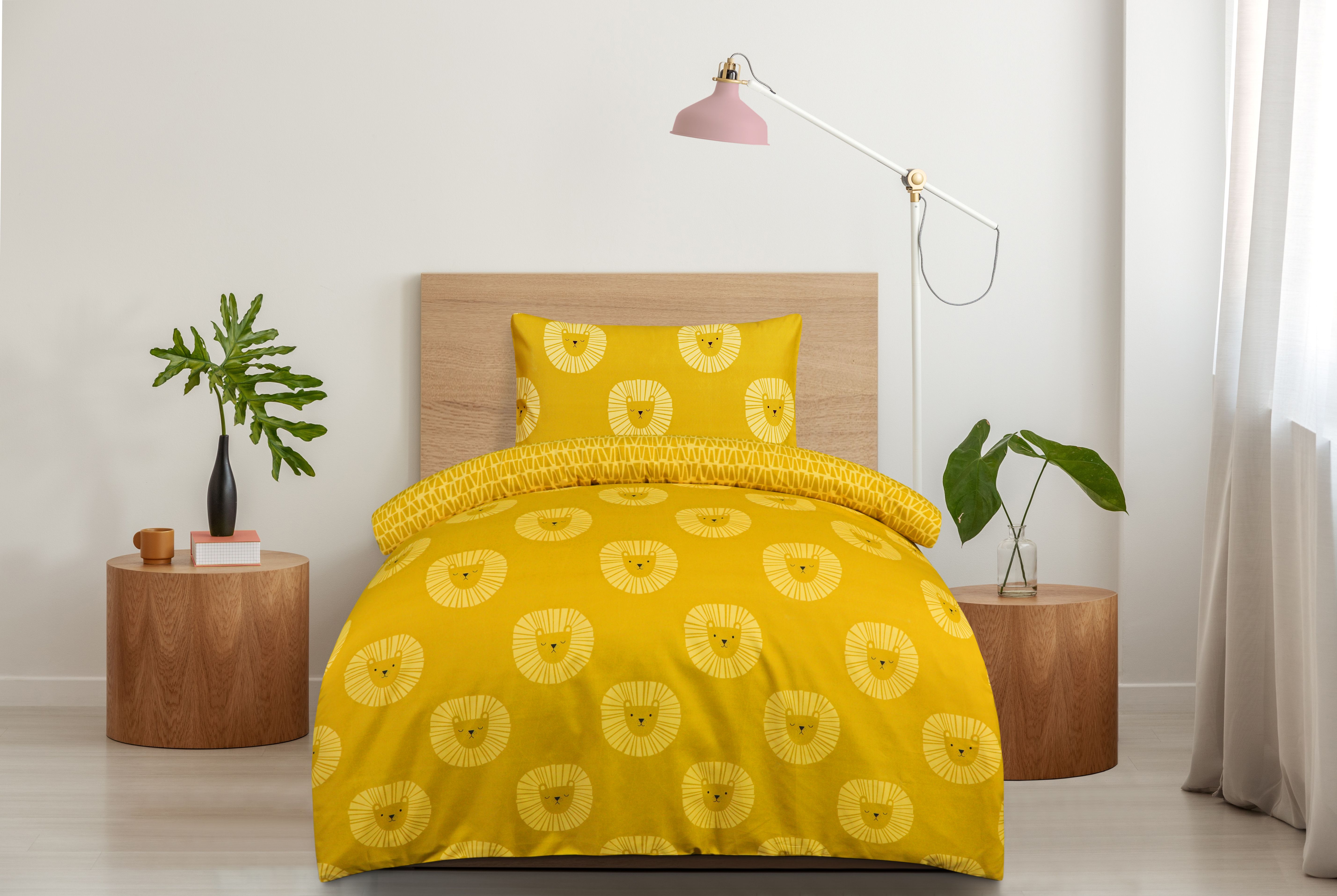Smart Living Luxury Super Soft Lion Reversible Duvet Set & Pillowcases in Gold