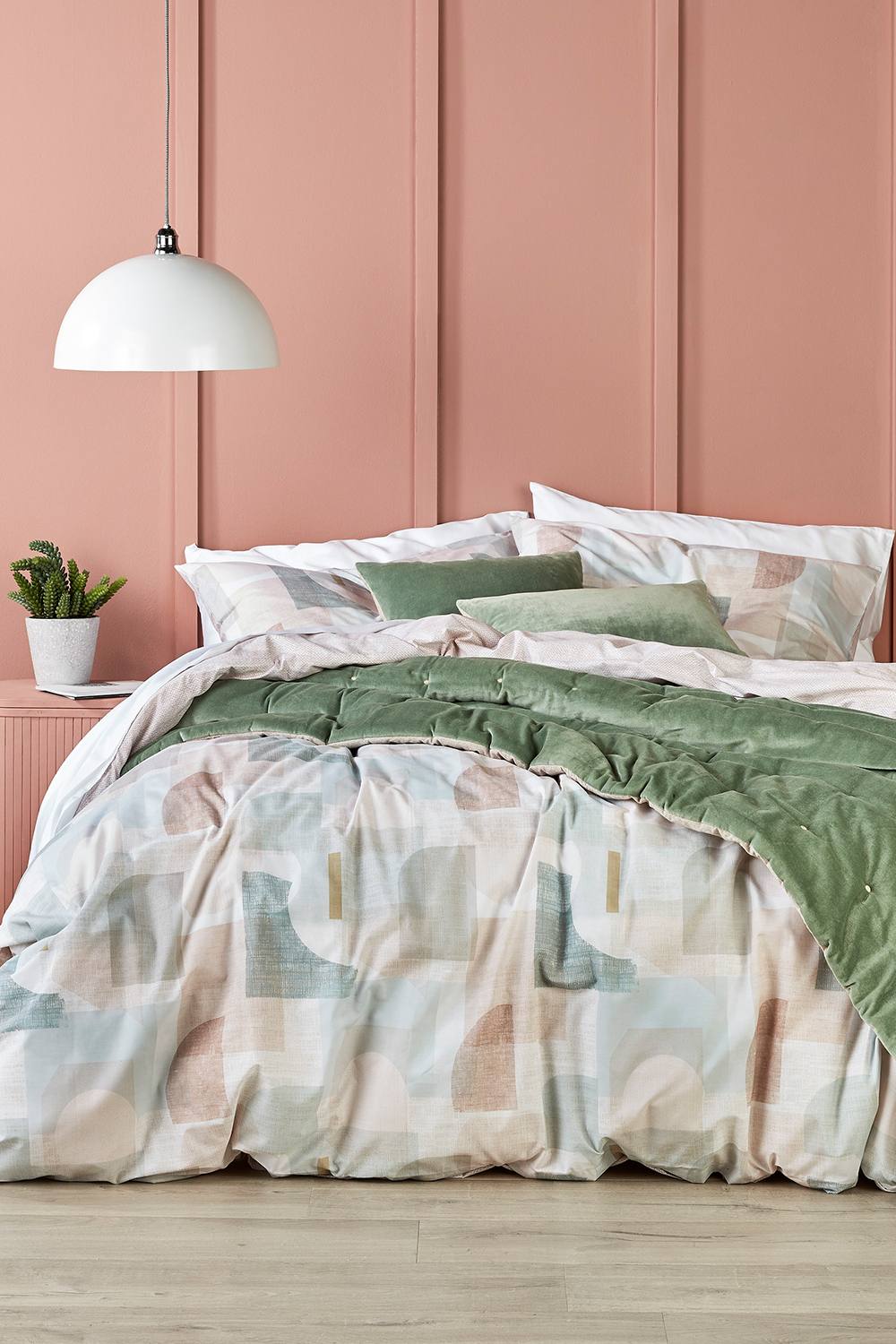 CHRISTY Luxury Quilted Velvet 'Jaipur' Throw in Jade