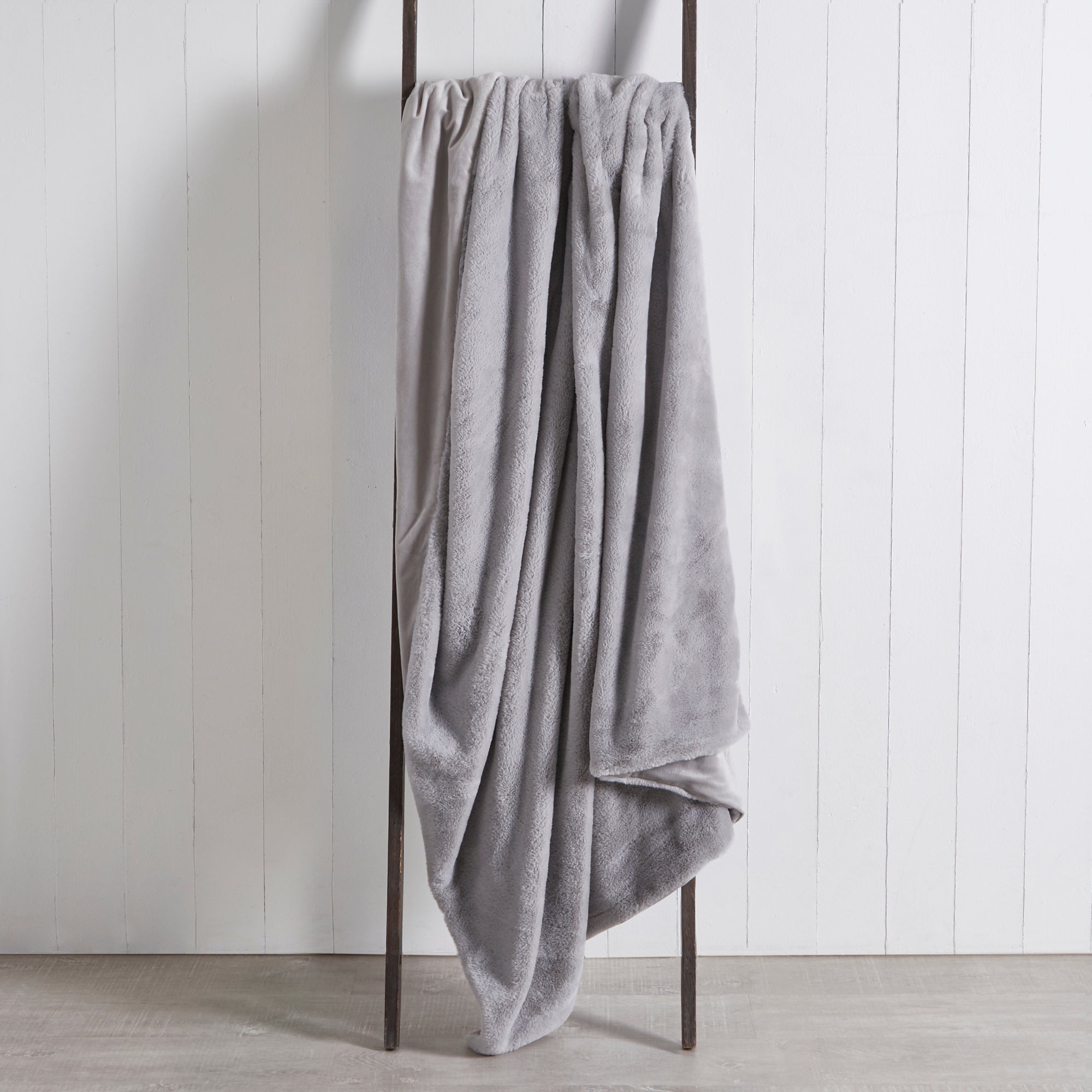 Lenon Plush Throw Grey