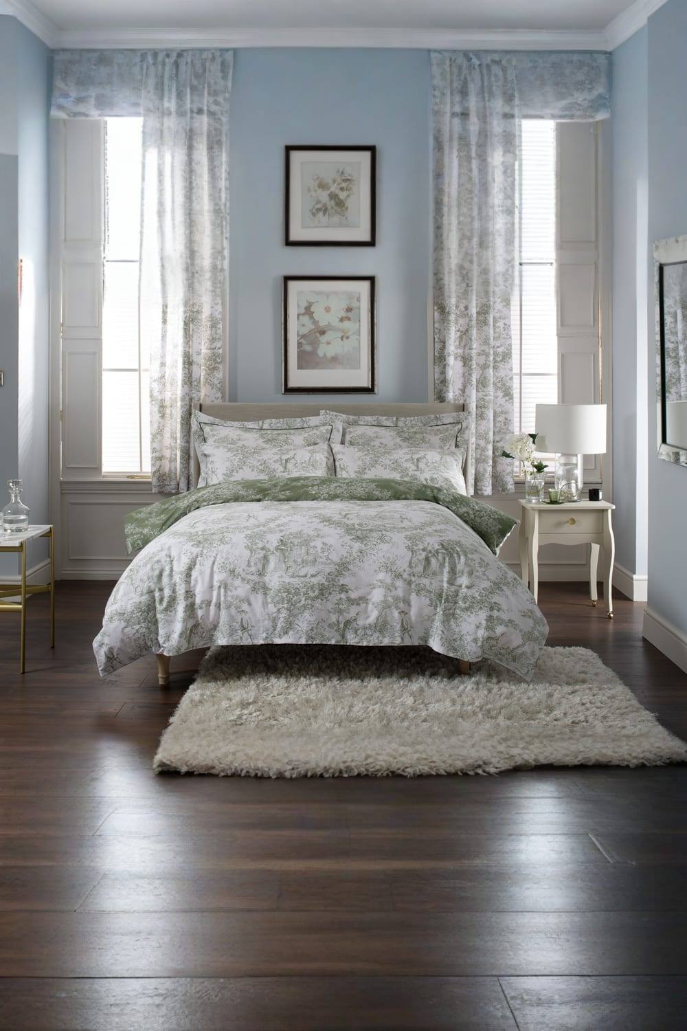 The Lyndon Company Toile De Jouy 100% Cotton Duvet Set With Classic Scenic Print in Light Green