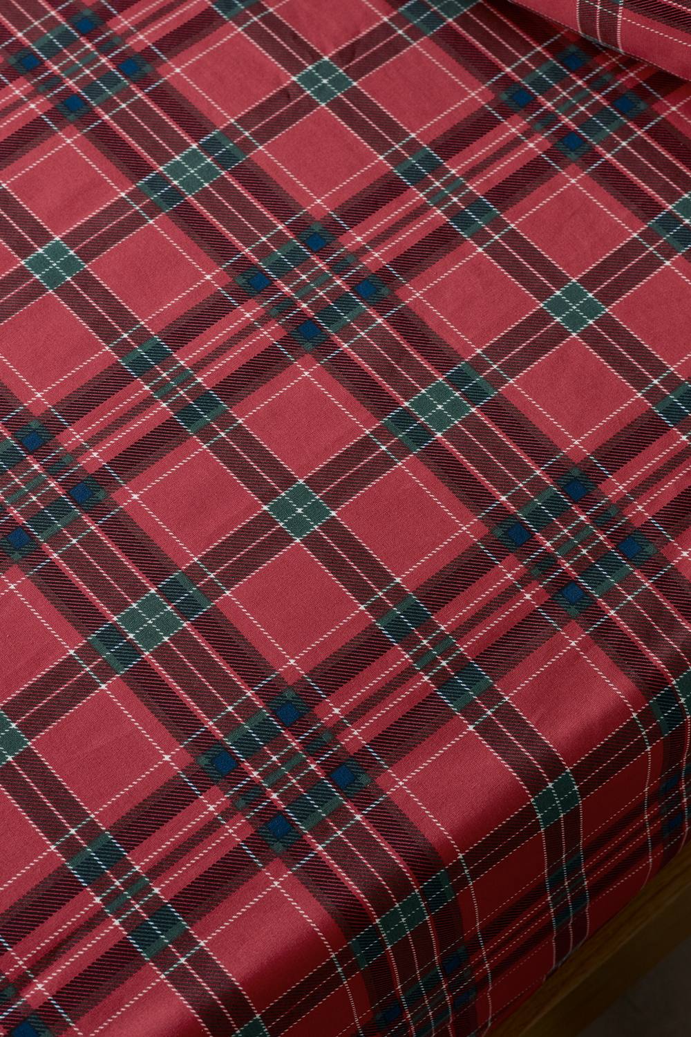 Catherine Lansfield Tartan Check Fitted Sheet in Red 2