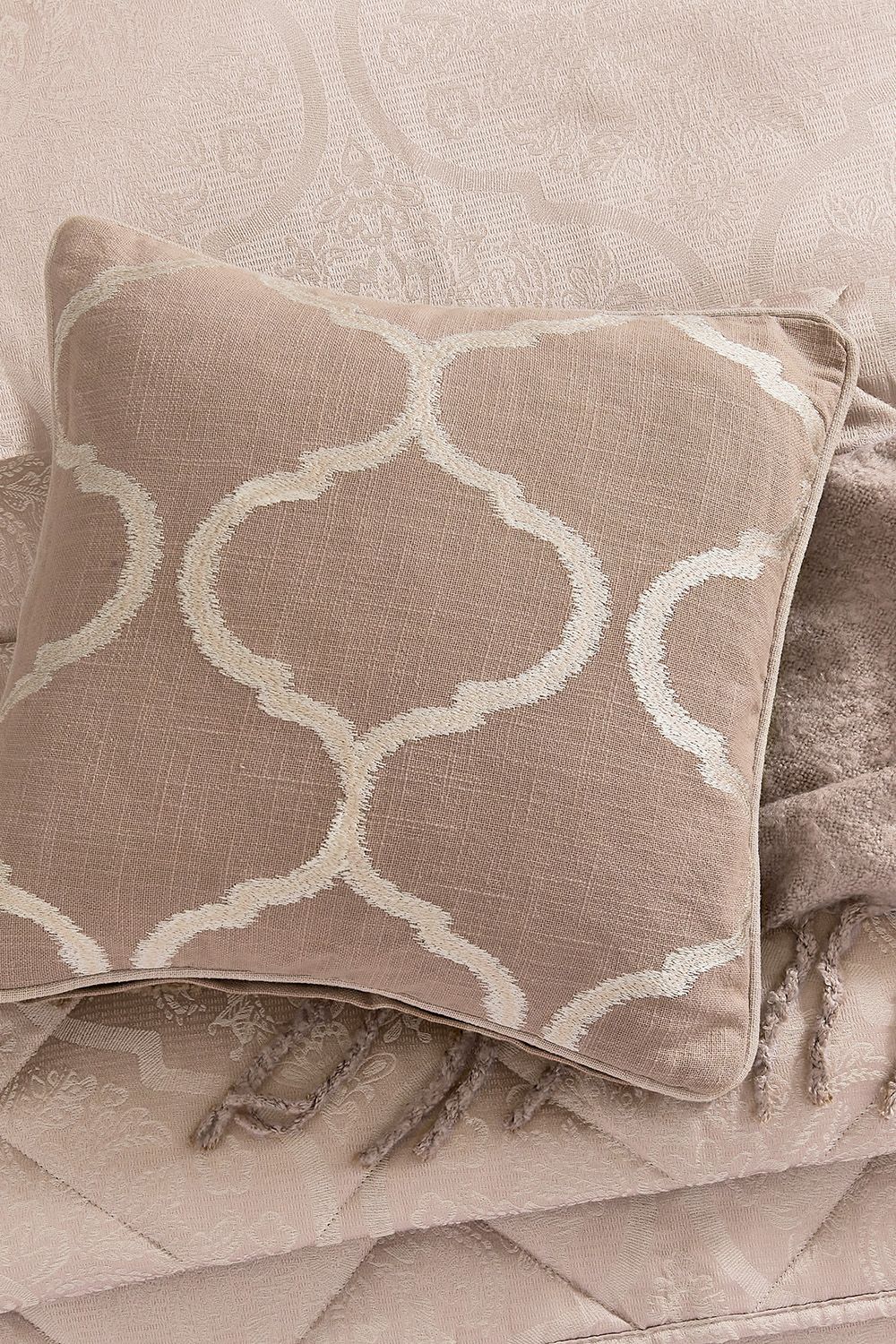 1951 'Reza' Cotton Cushion in Pink