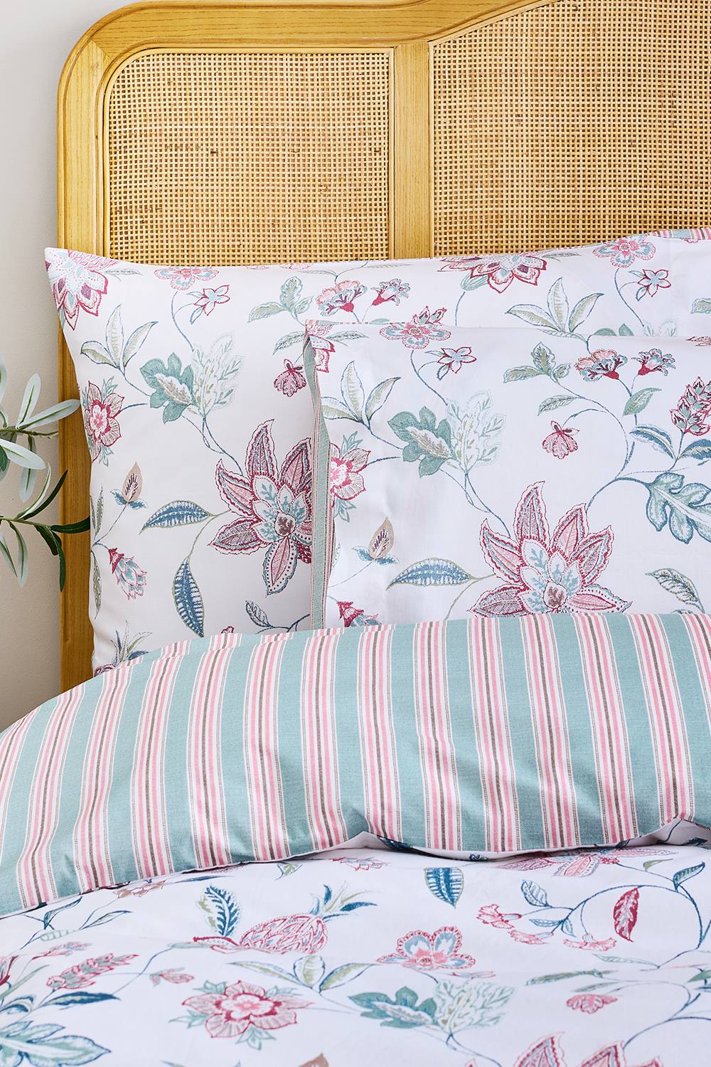 CHRISTY 'Kew' Floral Stripe Reversible Cotton Sateen Pillowcase Pair in Blue 3