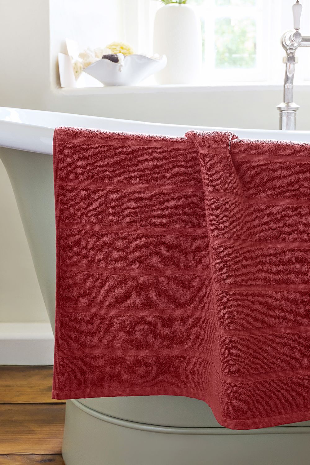 CHRISTY 'Signum' Heavyweight 100% Combed Cotton Bath Mat in Light Red