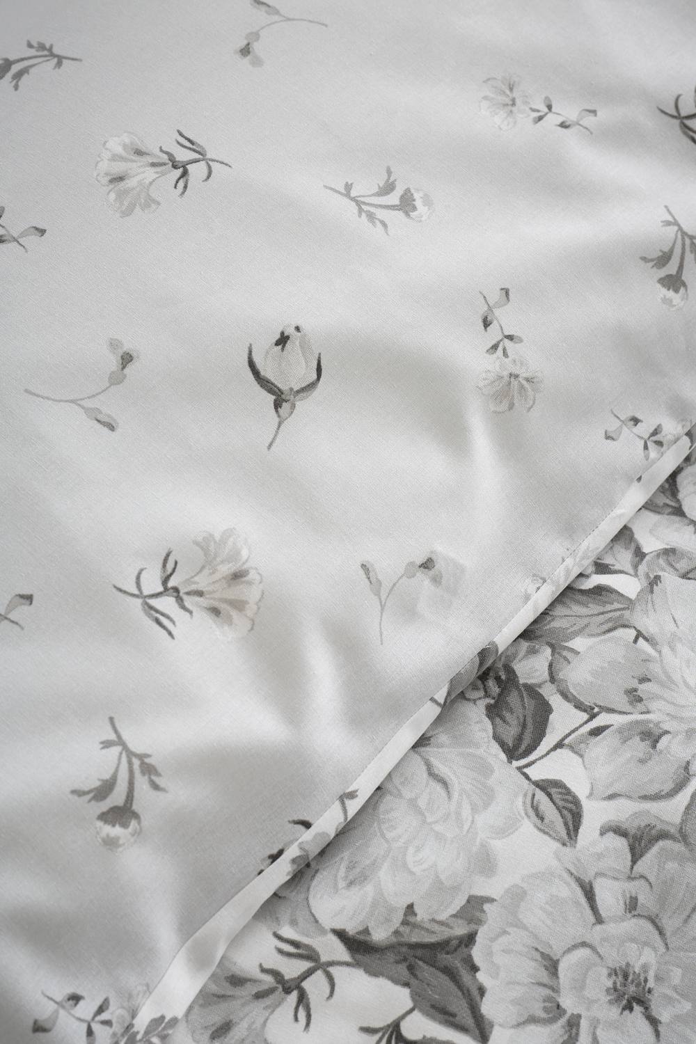 Catherine Lansfield 'Elinda Floral' Reversible Duvet Cover Set in White 4