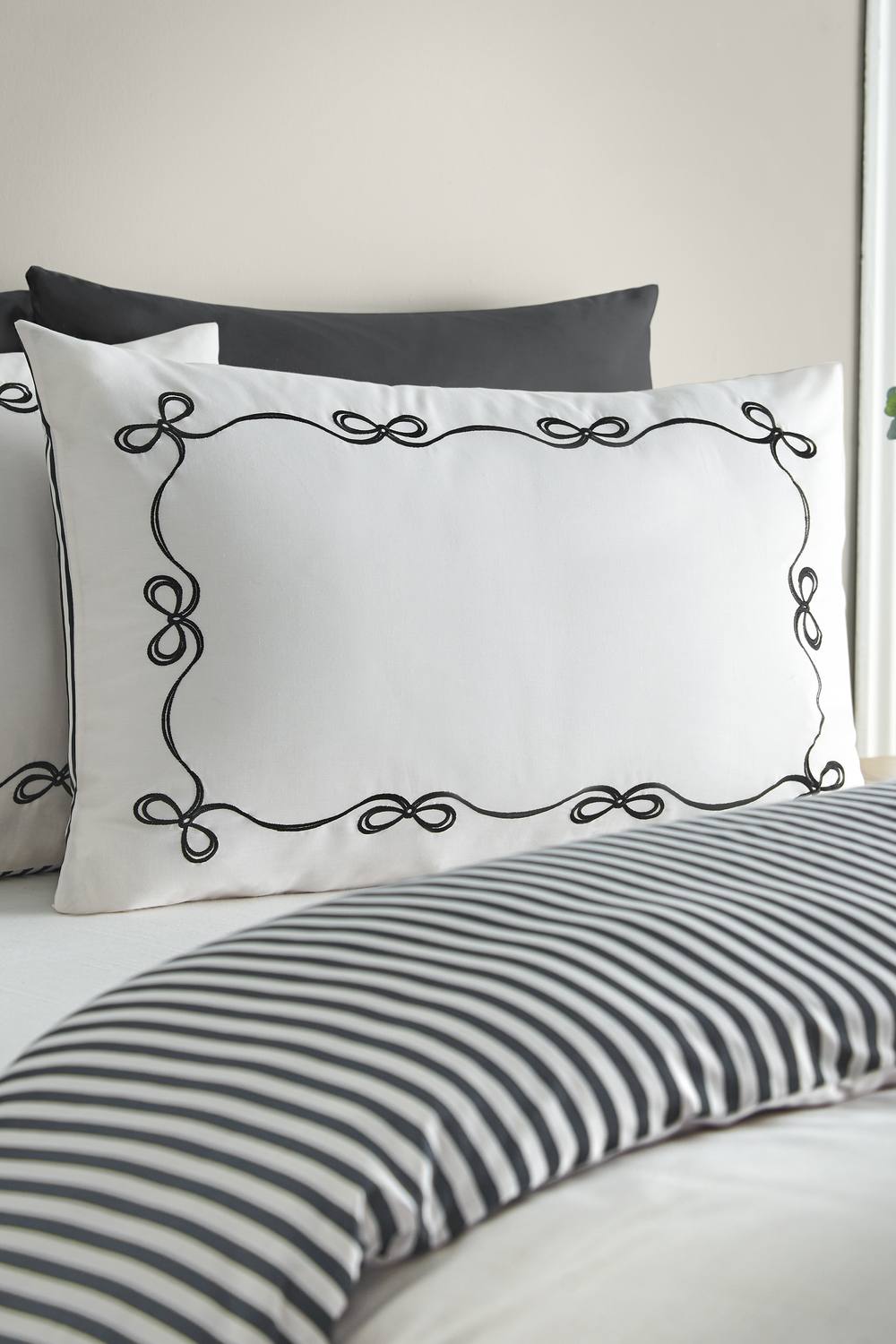 Catherine Lansfield Bow Embroidery Duvet Cover Set in Black 3