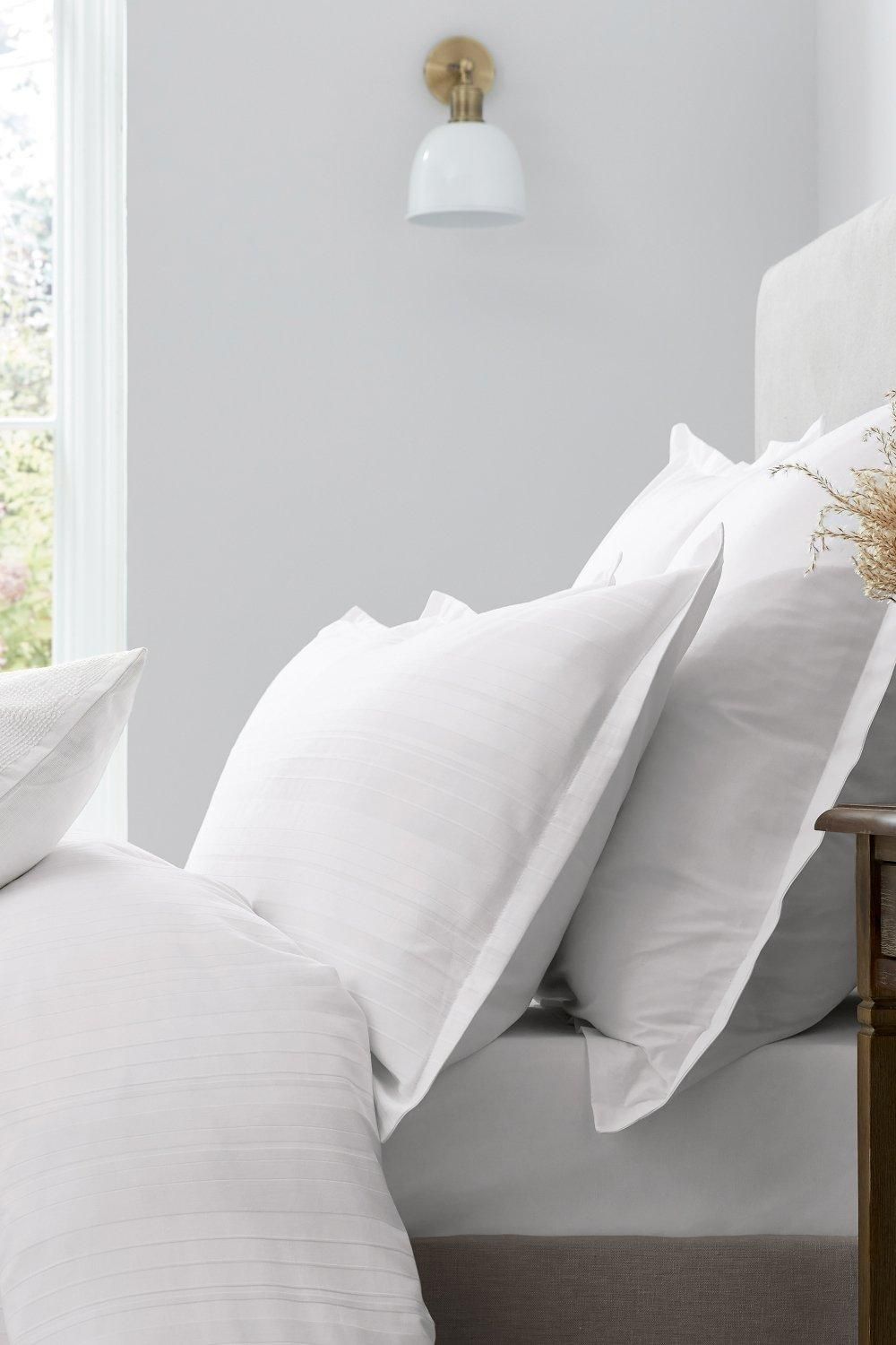 Murmur 'Seren' Cotton Sateen Duvet Cover in White 2