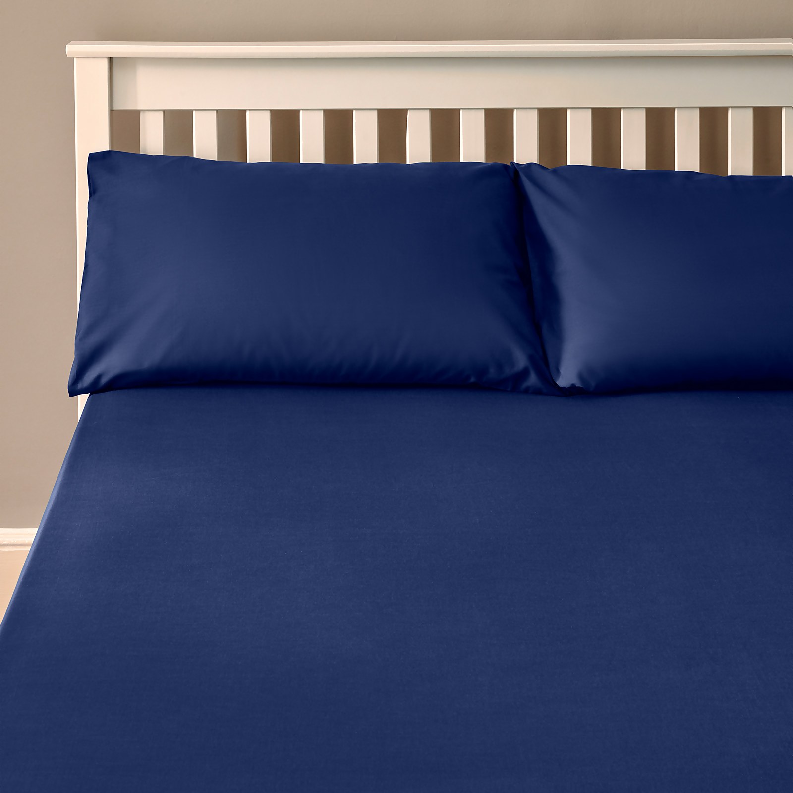 The Willow Manor Easy Care Percale Double Fitted Sheet - Navy