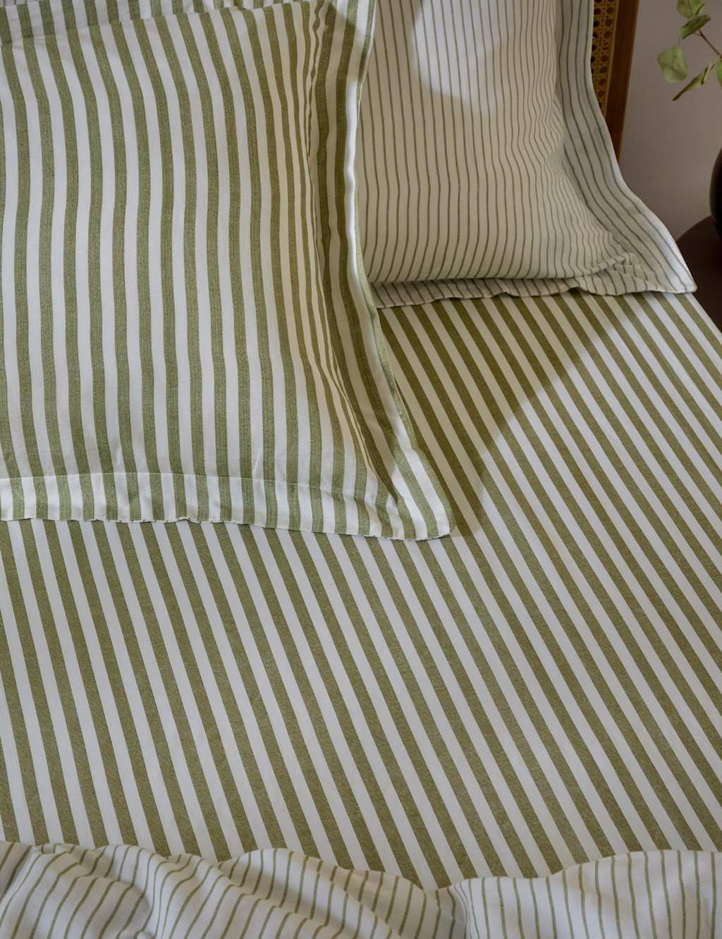 YARD Pure Cotton Striped Fitted Sheet Olive