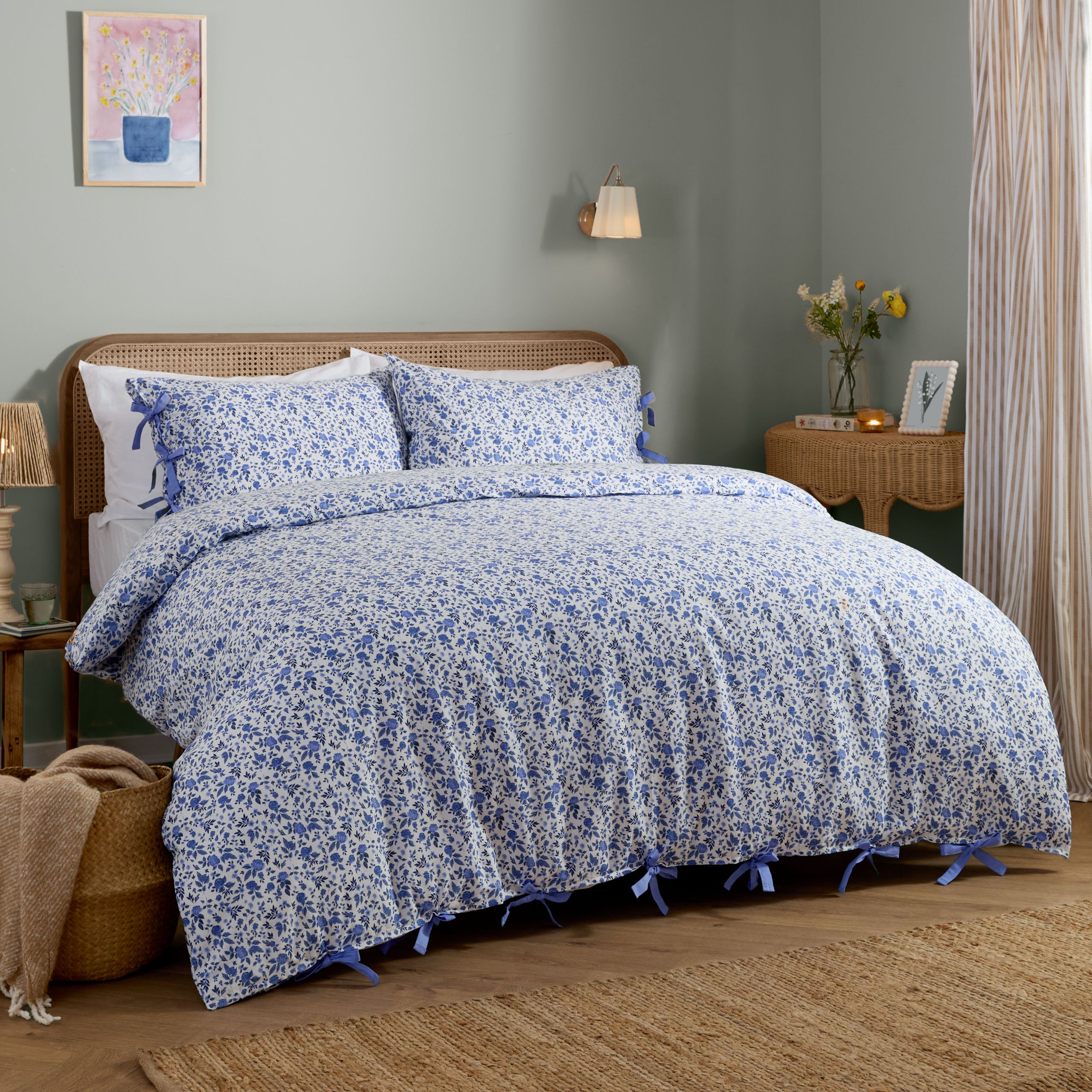 Wylder Hannah Floral 100% Cotton Duvet Cover Set in Blue