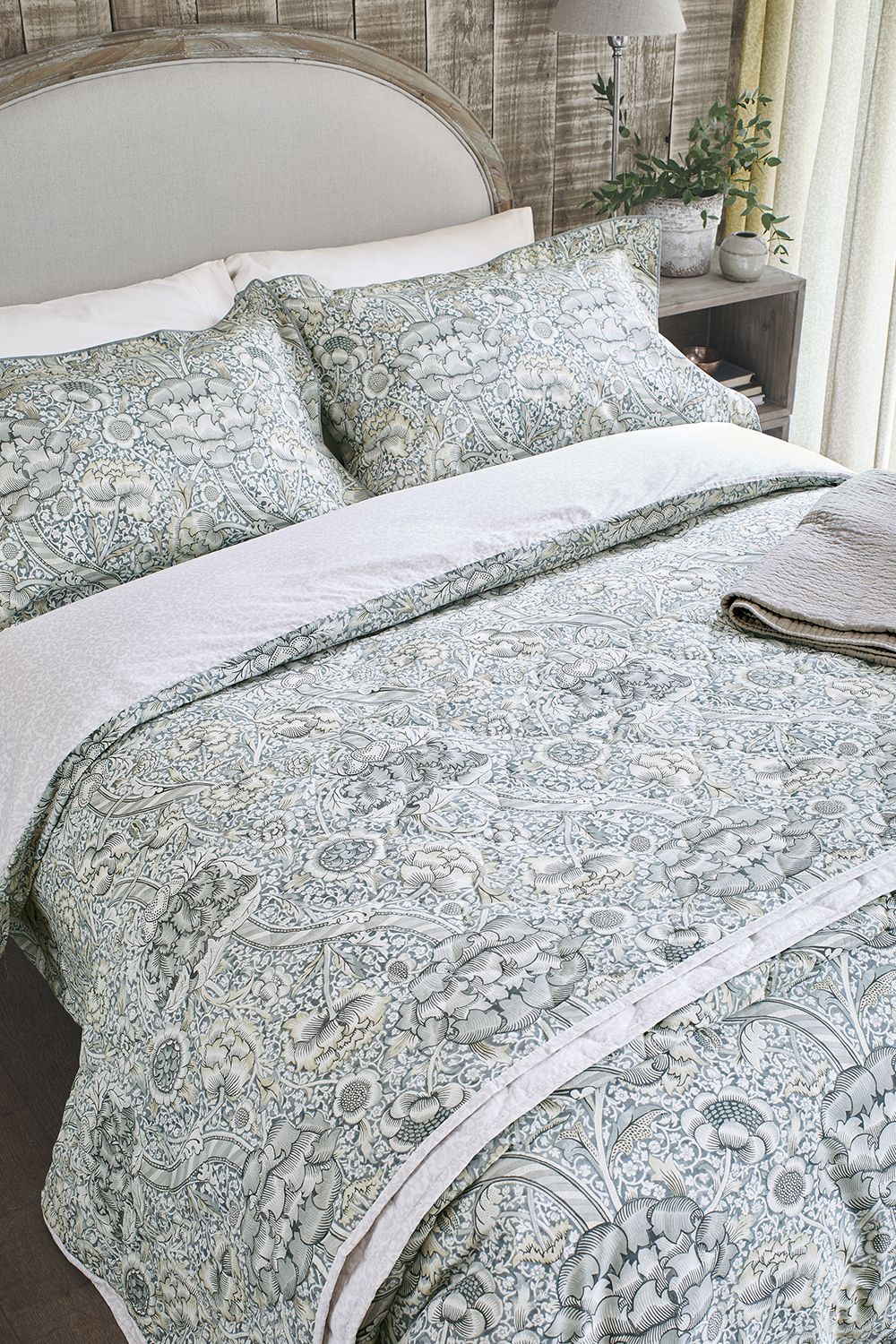 Morris & Co 'Wandle' Cotton Duvet Cover Set in Grey 2
