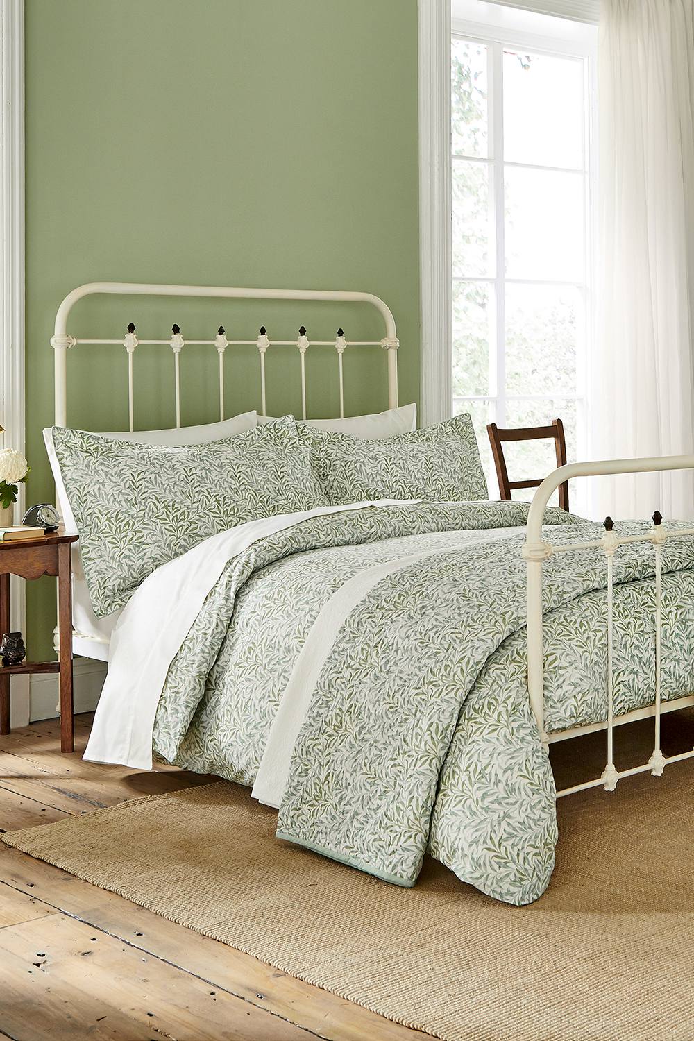 Morris & Co 'Willow Bough Sage' Cotton Percale Duvet Cover Set in Green