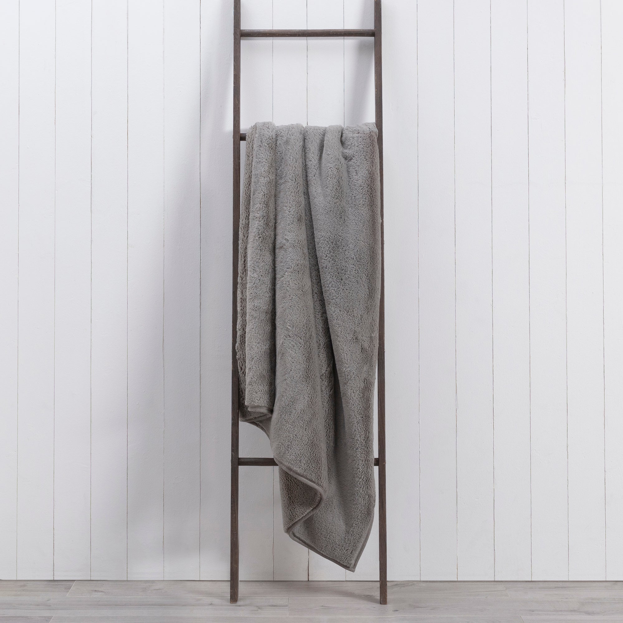 Aspen Plush Faux Fur 200cm x 200cm Throw Grey