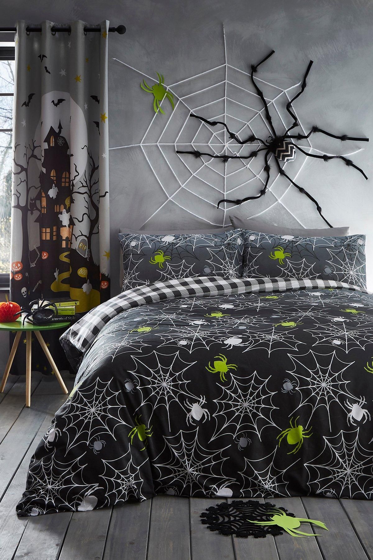 Bedlam 'Spiders' Glow in the Dark Spider Print Halloween Duvet Cover Set in Grey