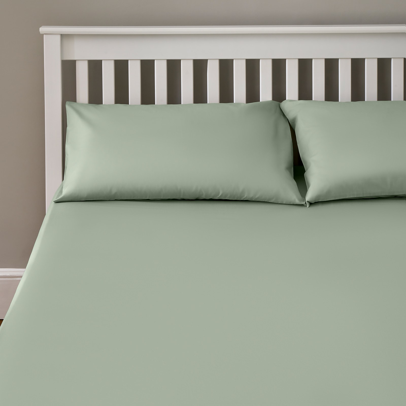 The Willow Manor Easy Care Percale Double Fitted Sheet - Sage Green