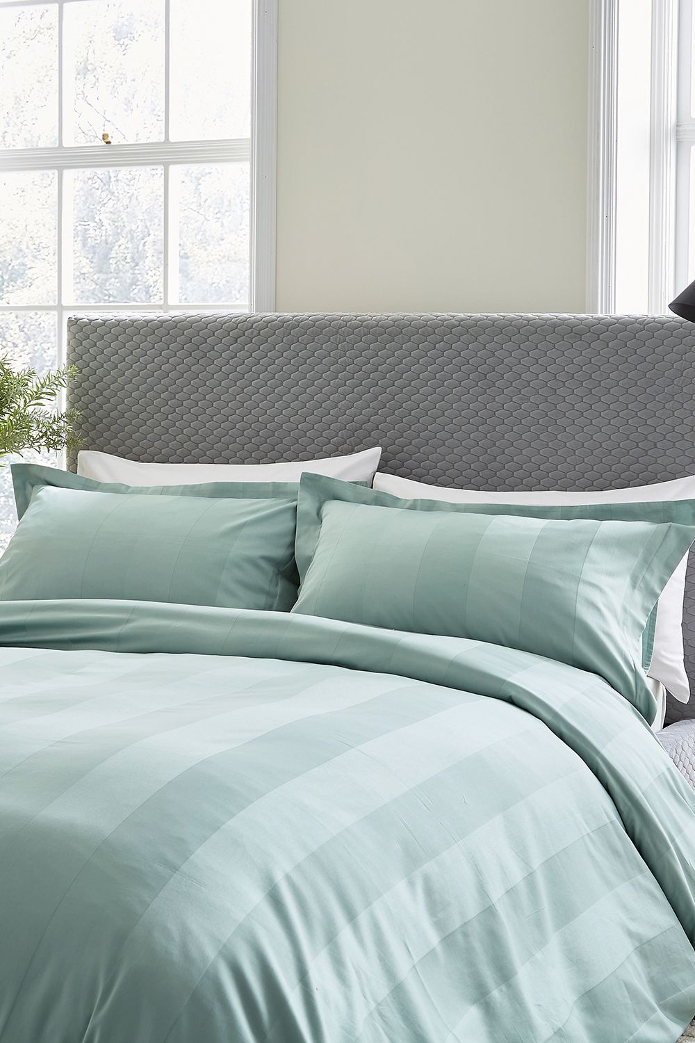 1951 'Serra' Luxury Satin Stripe 250 Thread Count Sateen Duvet Cover Set in Green 2