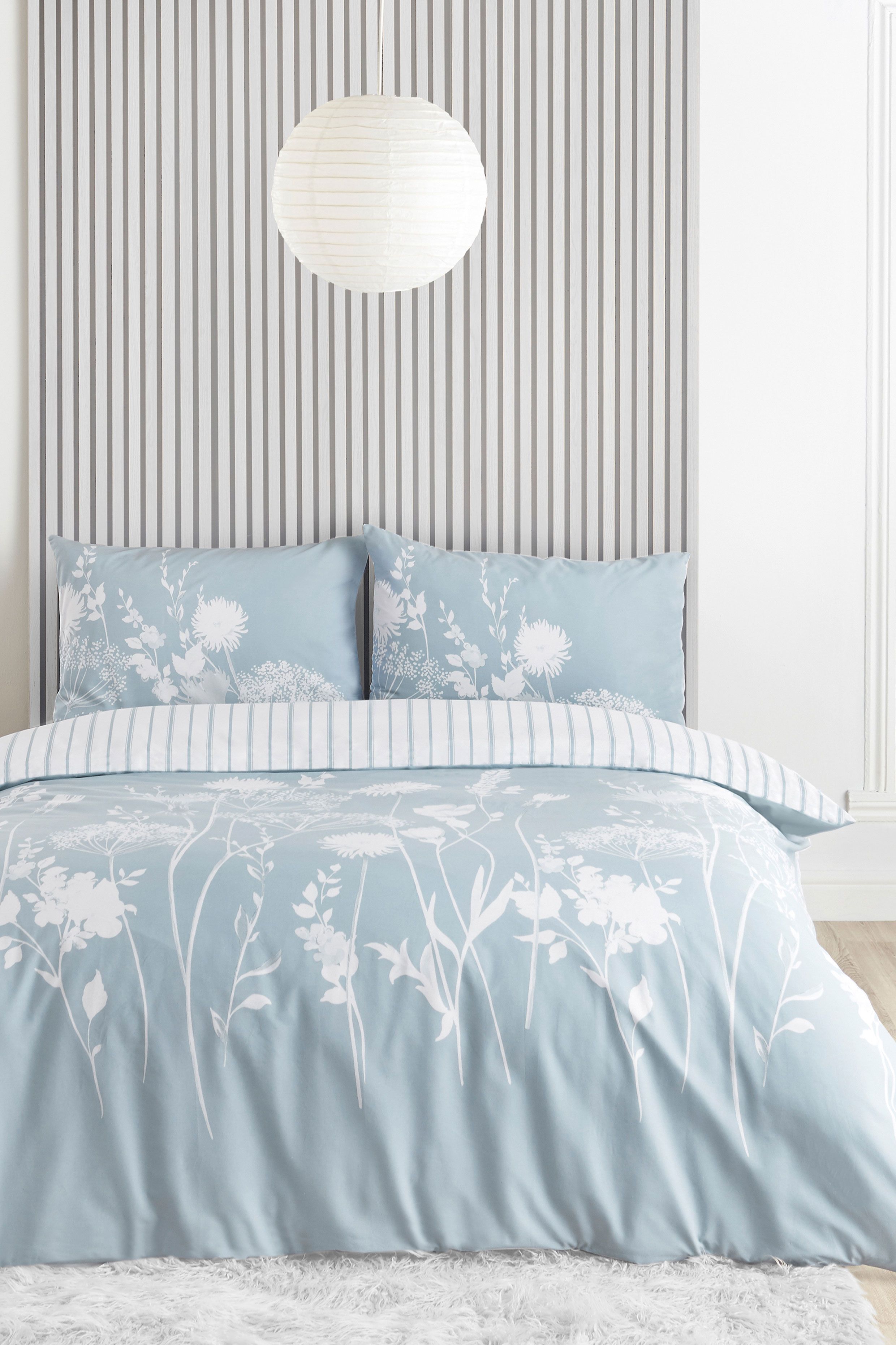Catherine Lansfield Meadowsweet Floral Duvet Set in Blue