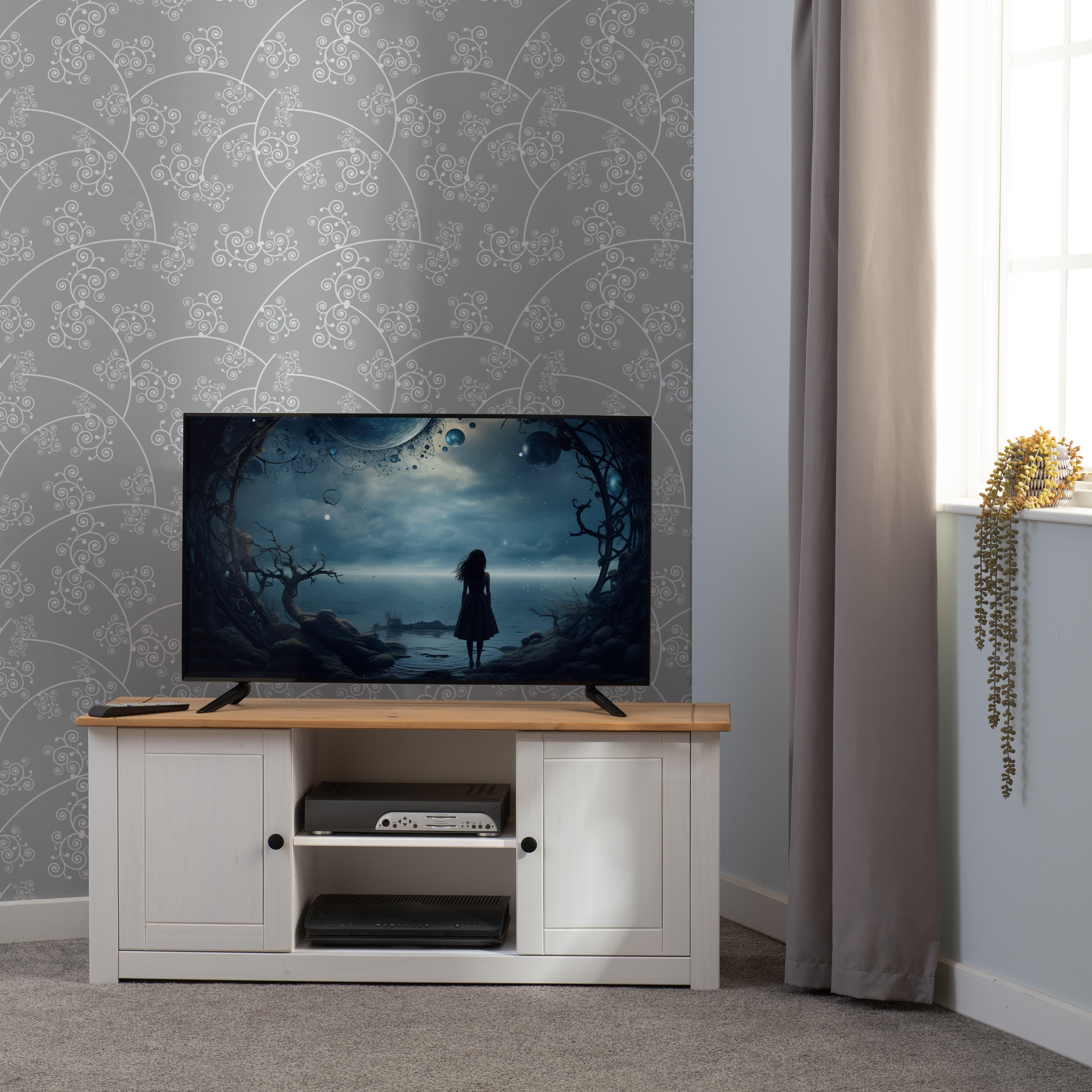 Seconique Panama 2 Door 1 Shelf Flat Screen TV Unit in White