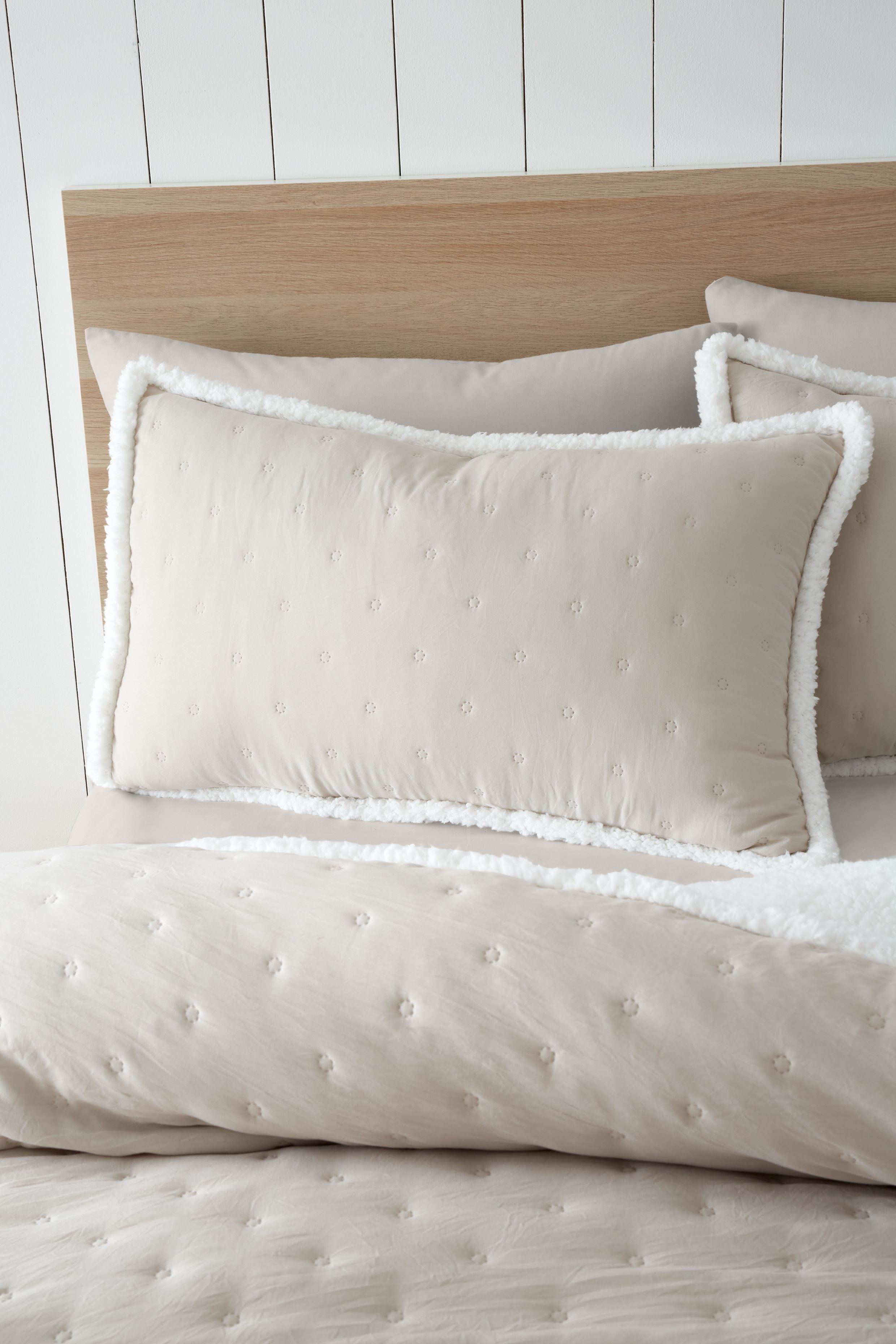 Catherine Lansfield 'Cosy Nori' Soft Sherpa Duvet Cover Set in Cream 2
